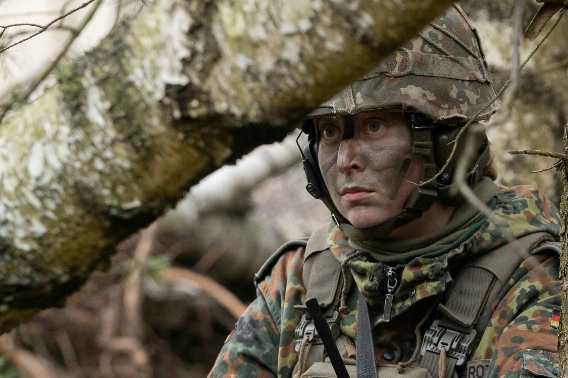 Soldatin während einer Übung der Bundeswehr.