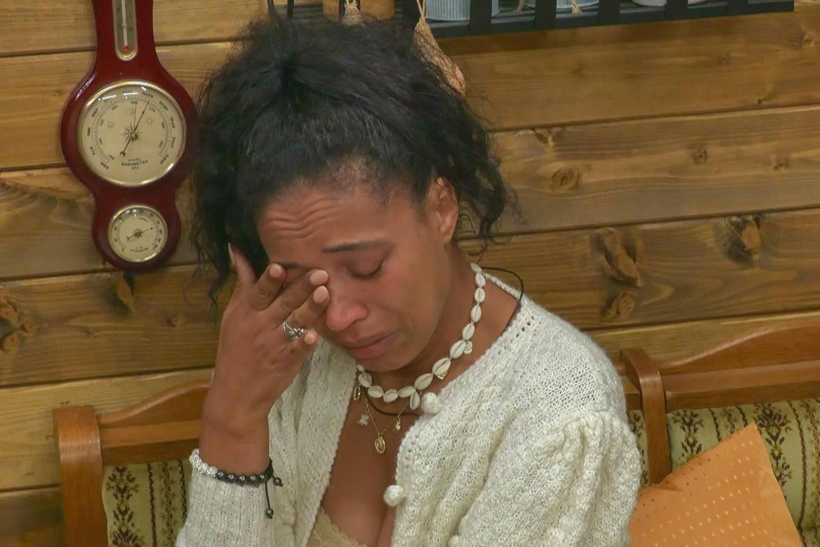 Sarah Joelle ist bestürzt darüber, dass ihr die Entscheidung, ihre Schwangerschaft öffentlich zu machen, abgenommen wurde.