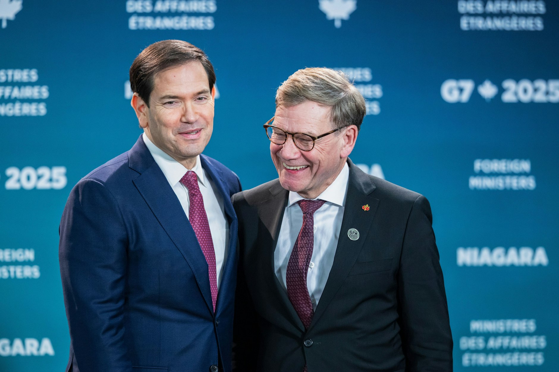 US-Außenminister Marco Rubio und der deutsche Außenminister Johann Wadephul vor dem Familienfoto während des G7-Außenministertreffens.