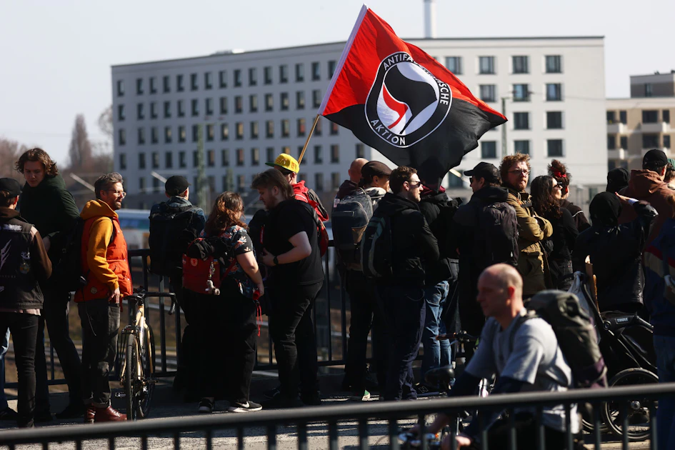 Auf Terrorliste der USA: Anklage gegen mutmaßliche Mitglieder der „Antifa Ost" zugelassen