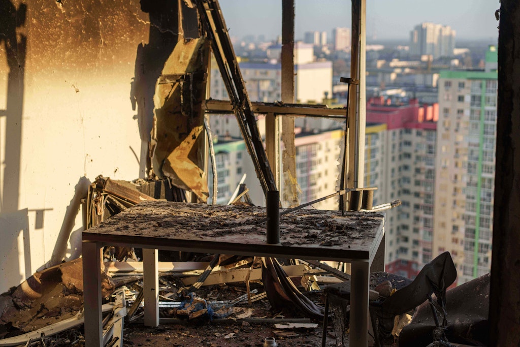 „Heimtückischer Angriff“: Russische Armee feuert offenbar Drohnen und Raketen auf Kiewer Wohnviertel