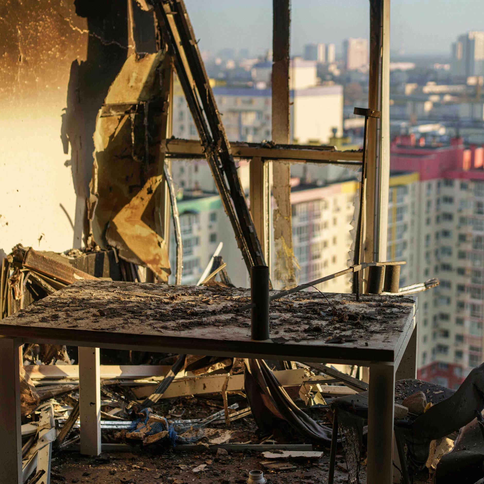 Image - „Heimtückischer Angriff“: Russische Armee feuert offenbar Drohnen und Raketen auf Kiewer Wohnviertel