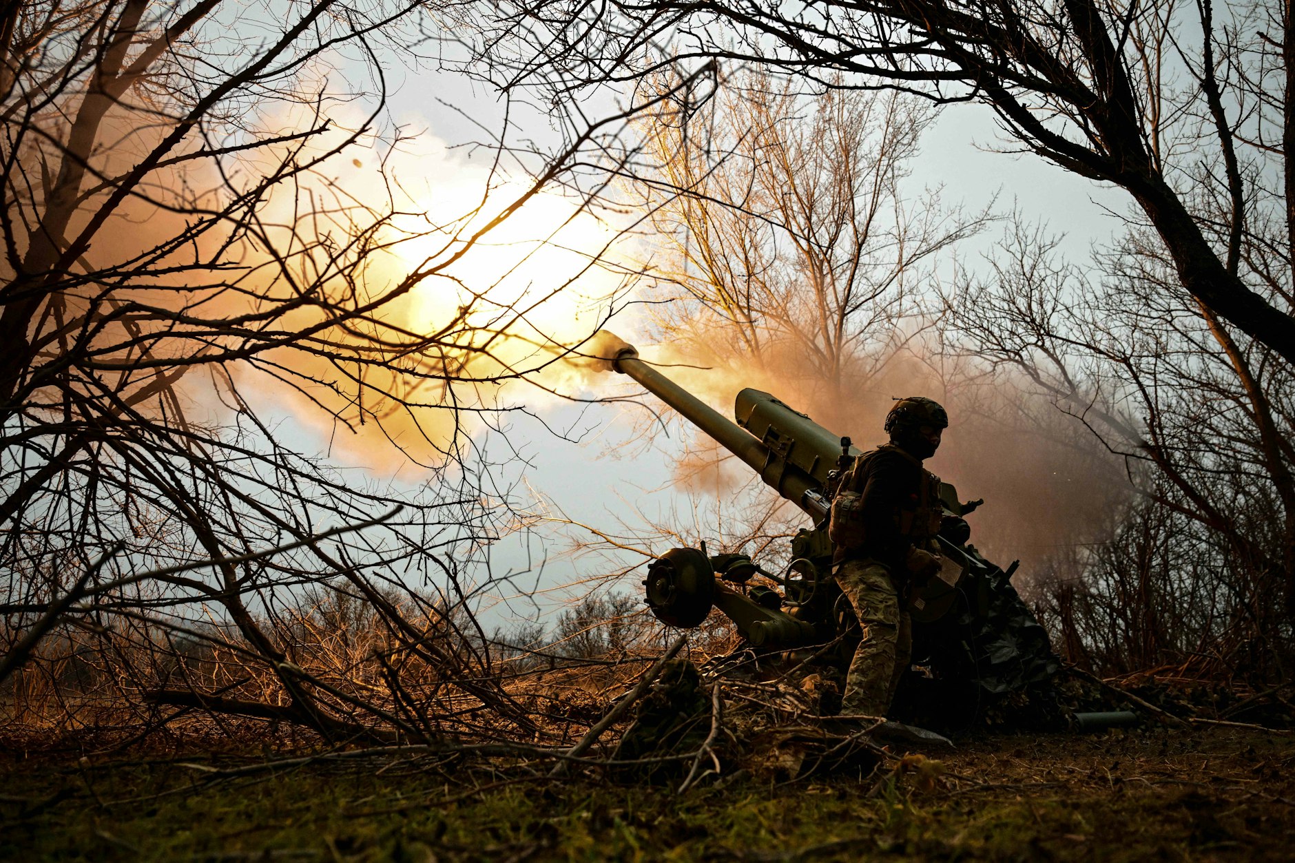 Ukrainische Artillerie im Einsatz an der Front