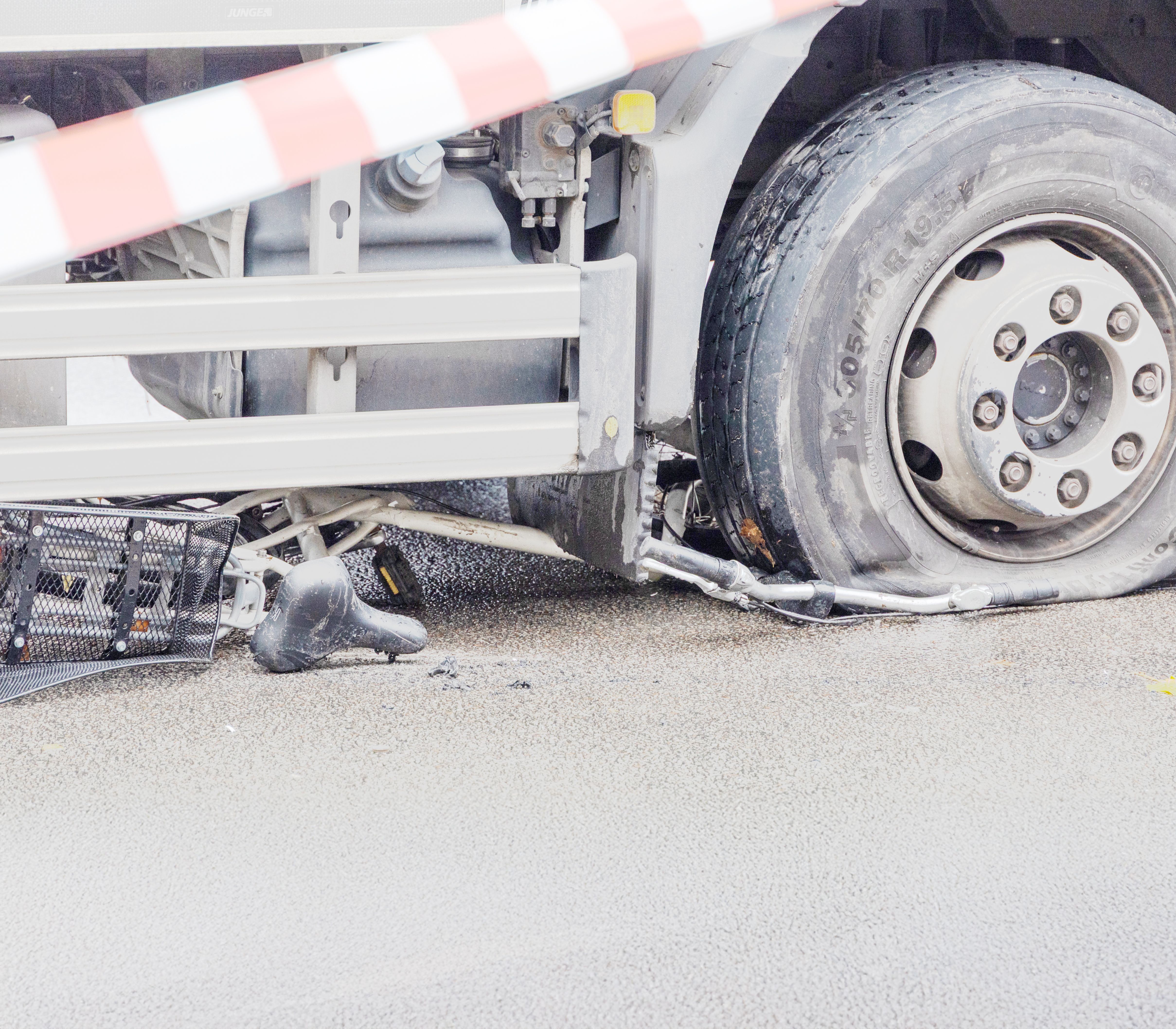 Image - Schock in Berlin: Lkw überrollt beim Abbiegen Radfahrerin – Klinik!