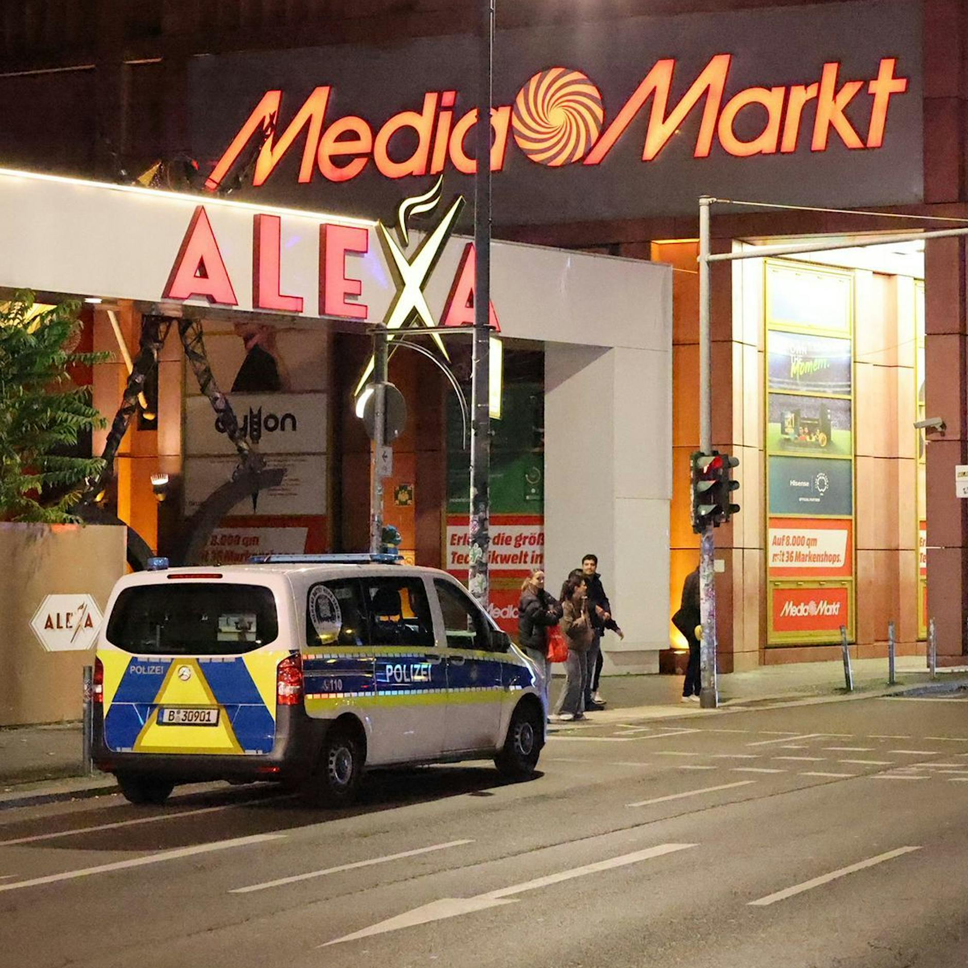 Schon wieder Messer-Horror am Alex! Jugendlicher (17) verletzt