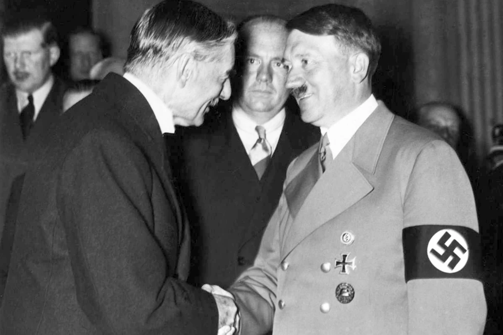 Der britische Premierminister Neville Chamberlain mit Adolf Hitler