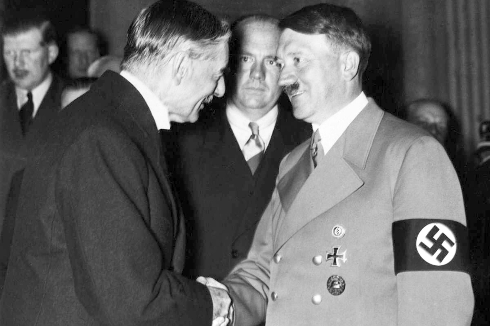 Der britische Premierminister Neville Chamberlain mit Adolf Hitler