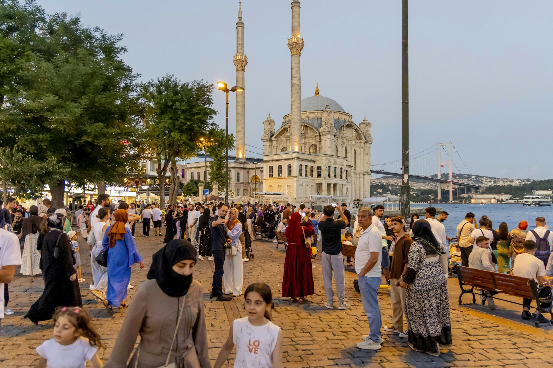 Sie aßen Muscheln: Mutter und Kinder aus Deutschland sterben im Familienurlaub!