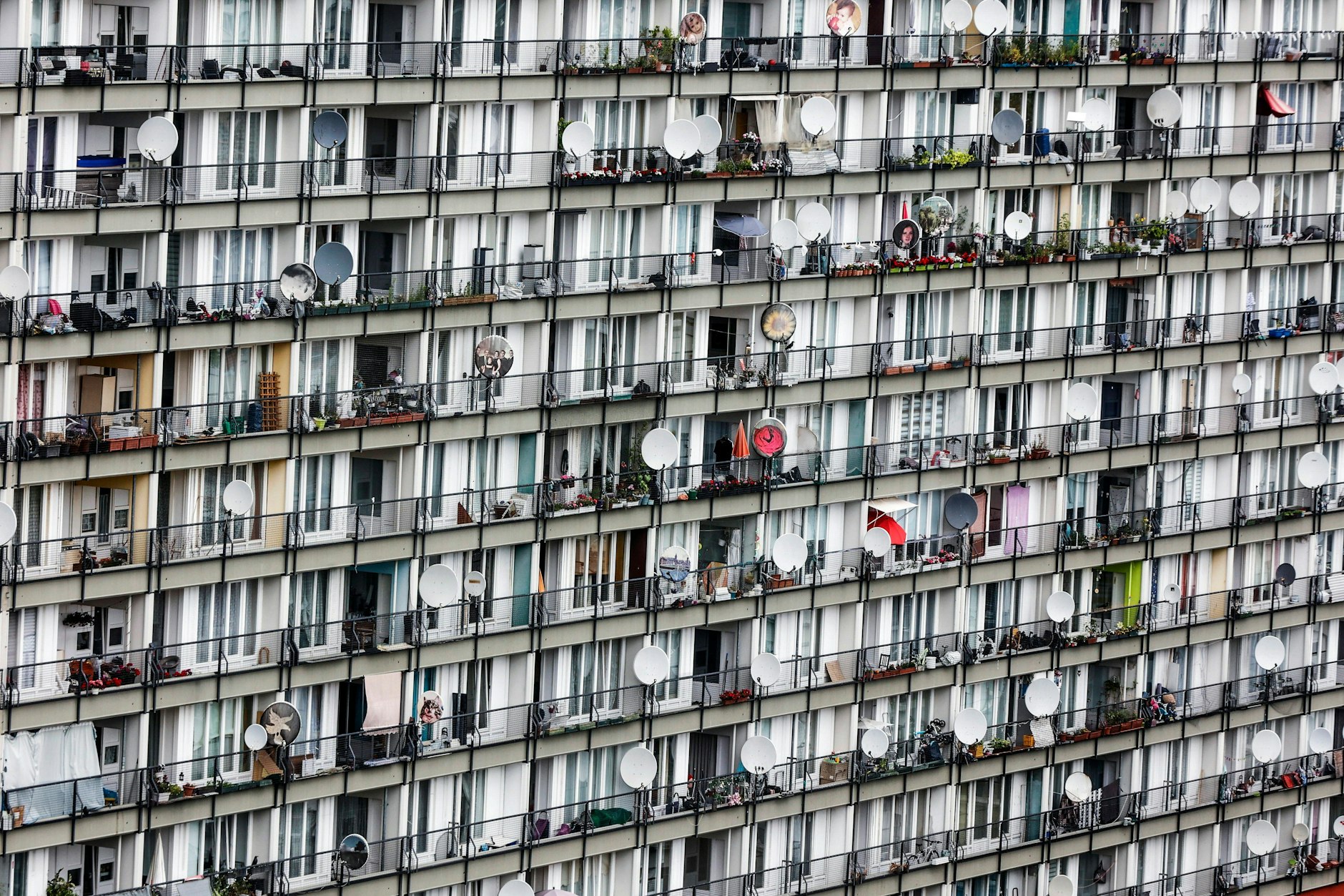 Mieter sollten unerwartete Schreiben vom Vermieter genau unter die Lupe nehmen.