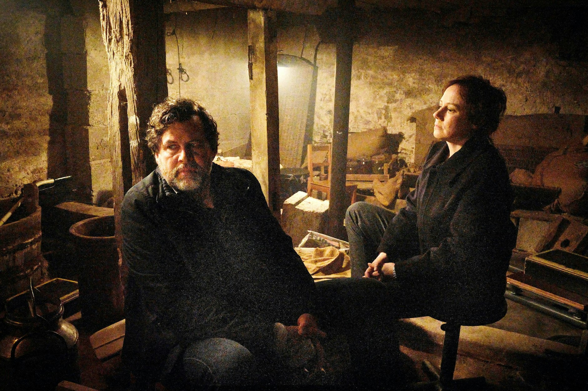 Kommissar Friedemann Berg (Hans-Jochen Wagner, l.) und Kollegin Franziska Tobler (Eva Löbau) brauchen einen Plan, um aus der Falle rauszukommen.