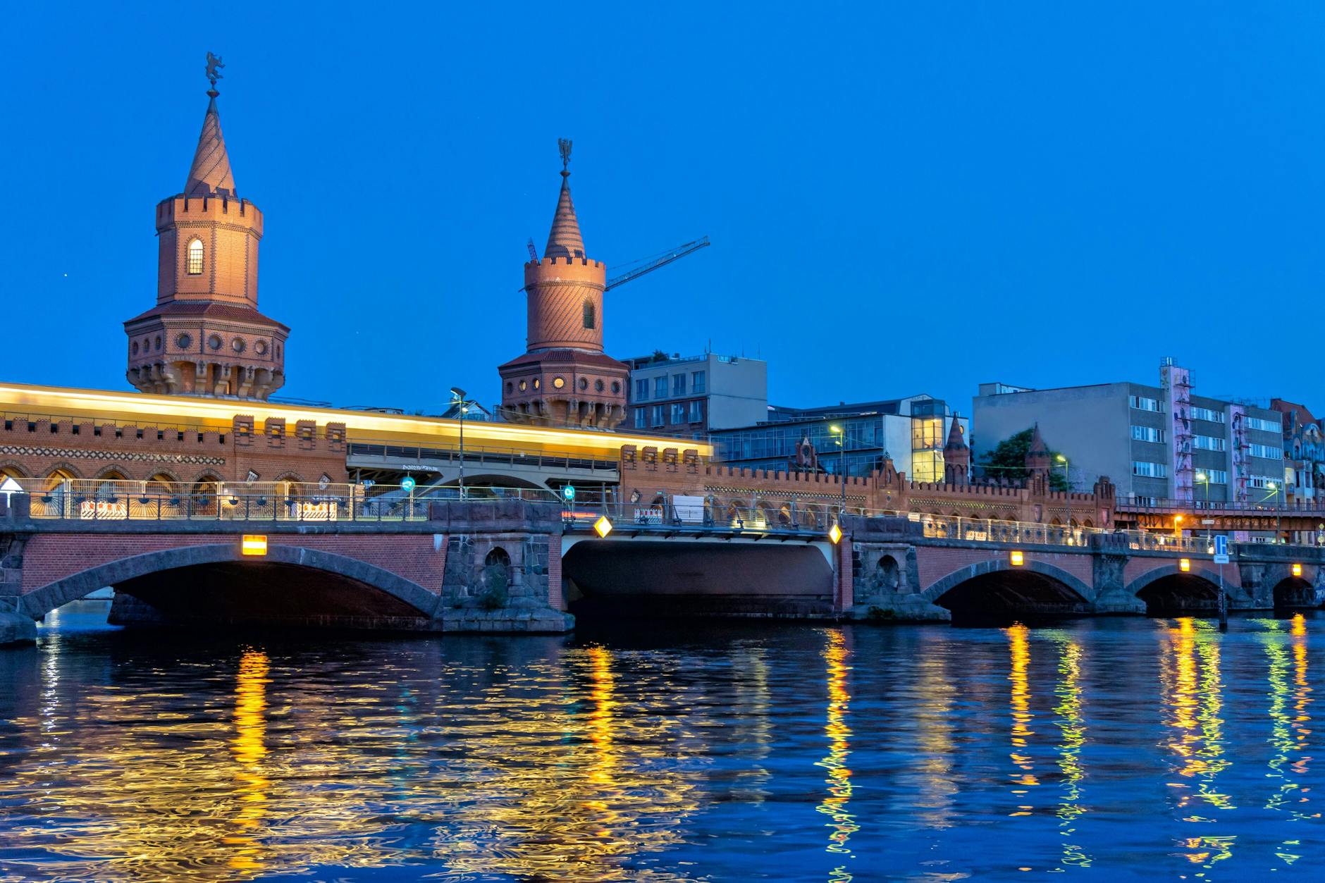Vor 2022 wurden die Türme der Oberbaumbrücke angestrahlt, das schöne Wahrzeichen war weithin zu sehen.