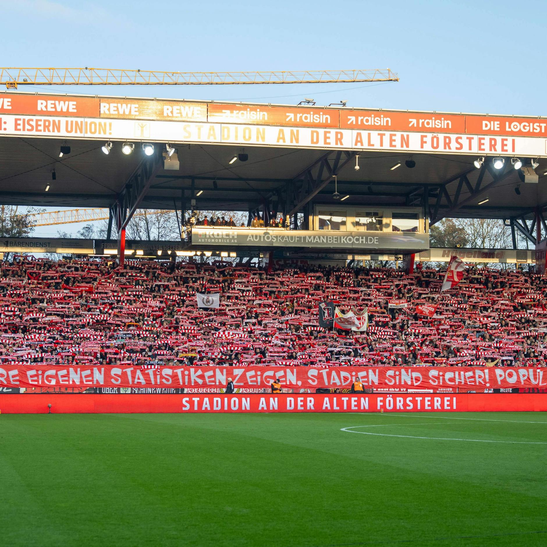 Image - Debatte um Sicherheit in Stadien: Getrennt in den Farben – vereint gegen Überwachung