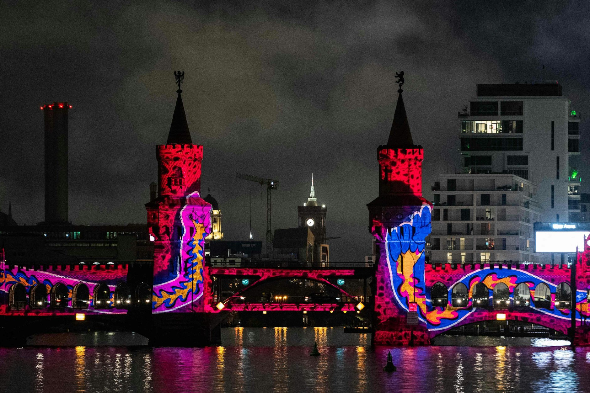 Nur zum Festival of Lights kann man die Oberbaumbrücke auch in der Nacht gut sehen - an allen anderen Tagen ist das Licht aus.