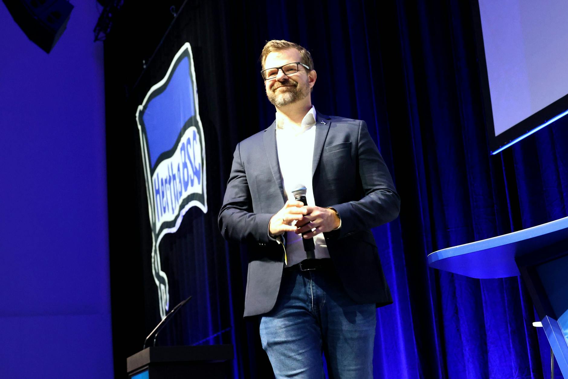 Hertha-Präsident Fabian Drescher eröffnete Sonnabend die Mitgliederversammlung in der Messehalle 20