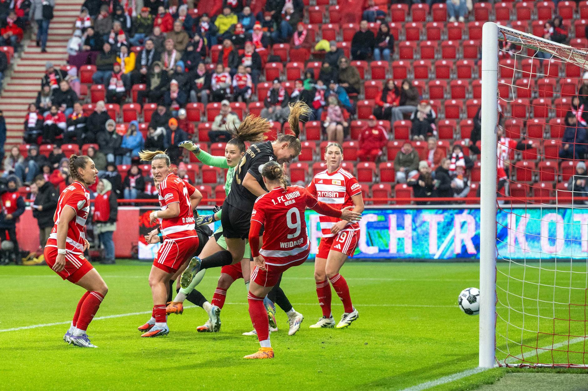 Toma Ihlenburg entschied das DFB-Pokal Achtelfinale zwischen dem 1. FC Union Berlin und dem FC Carl Zeiss Jena.