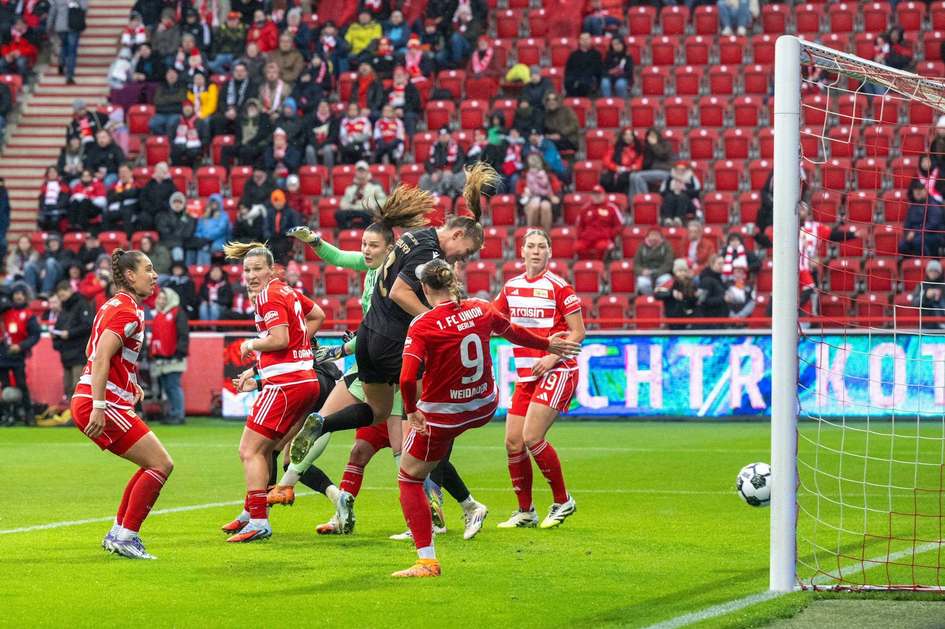 Toma Ihlenburg entschied das DFB-Pokal Achtelfinale zwischen dem 1. FC Union Berlin und dem FC Carl Zeiss Jena.