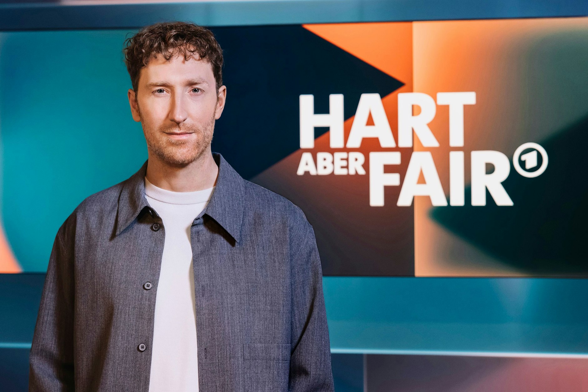 Louis Klamroth löste im Jahr 2023 Talkmaster Frank Plasberg bei „Hart aber fair“ ab.