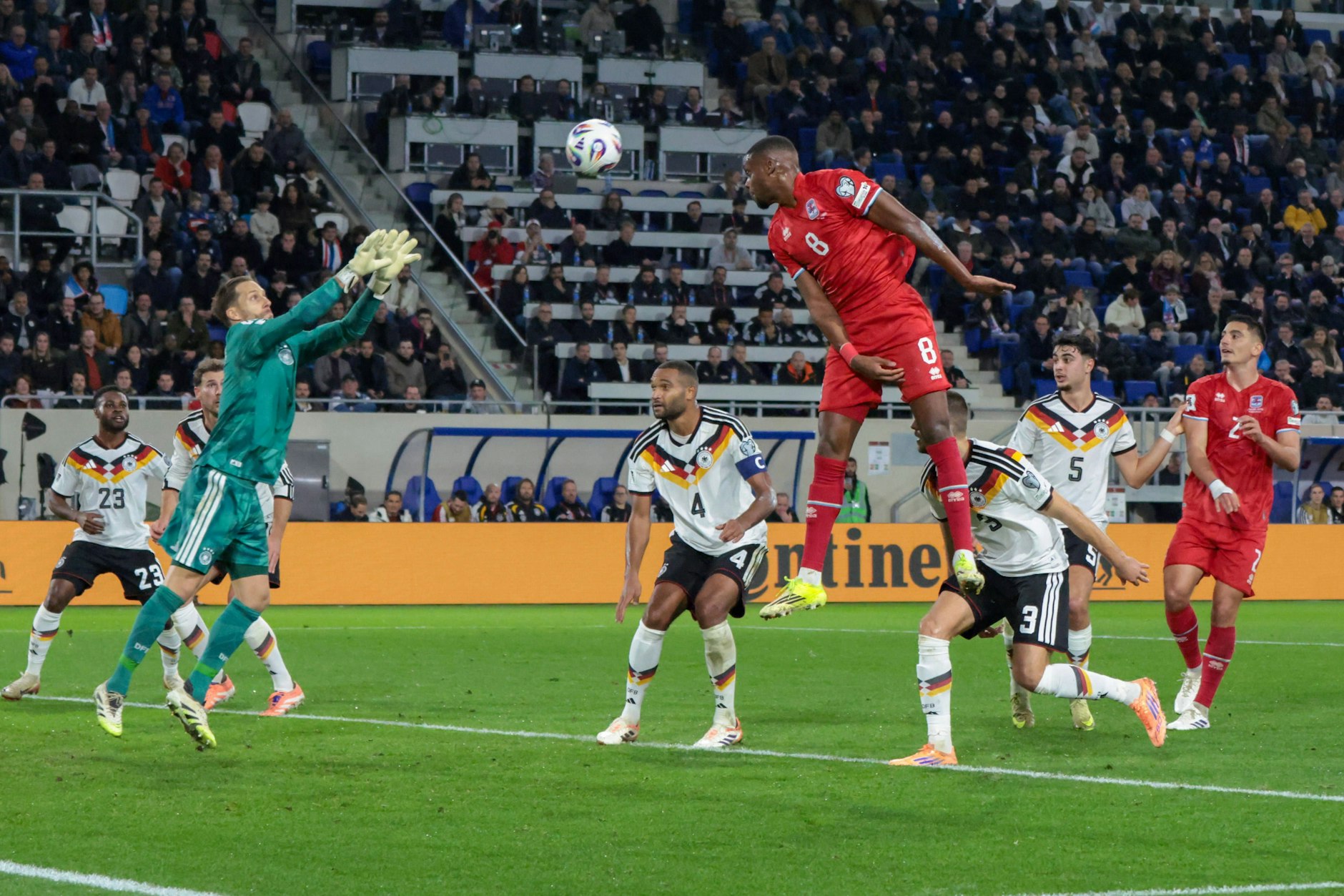 Deutschlands Torwart Oliver Baumann musste öfter gegen Schüsse der Luxemburger retten, als vorher erwartet wurde.