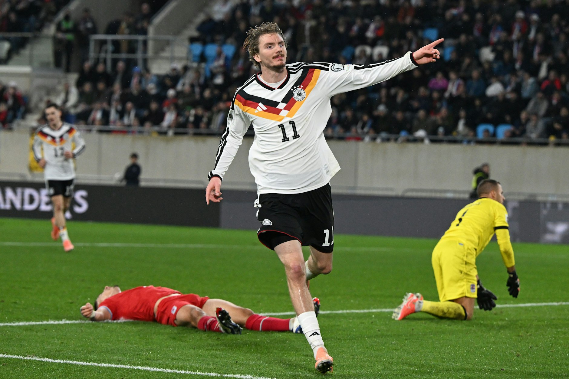 Deutschlands Nick Woltemade jubelt nach seinem Treffer zum 0:2. 