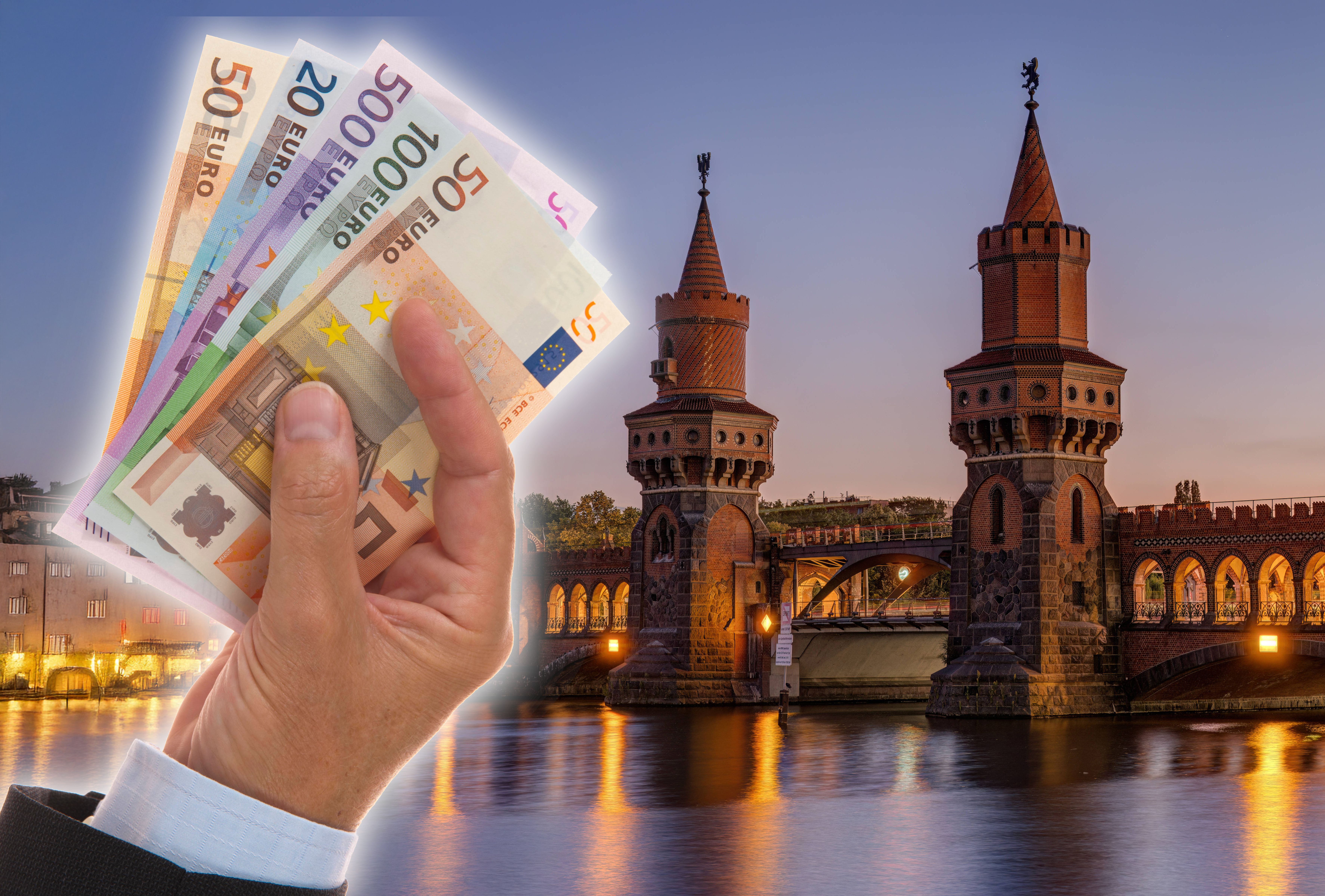 Image - Peinlich, Berlin! Oberbaumbrücke düster – weil 6000 Euro fehlen