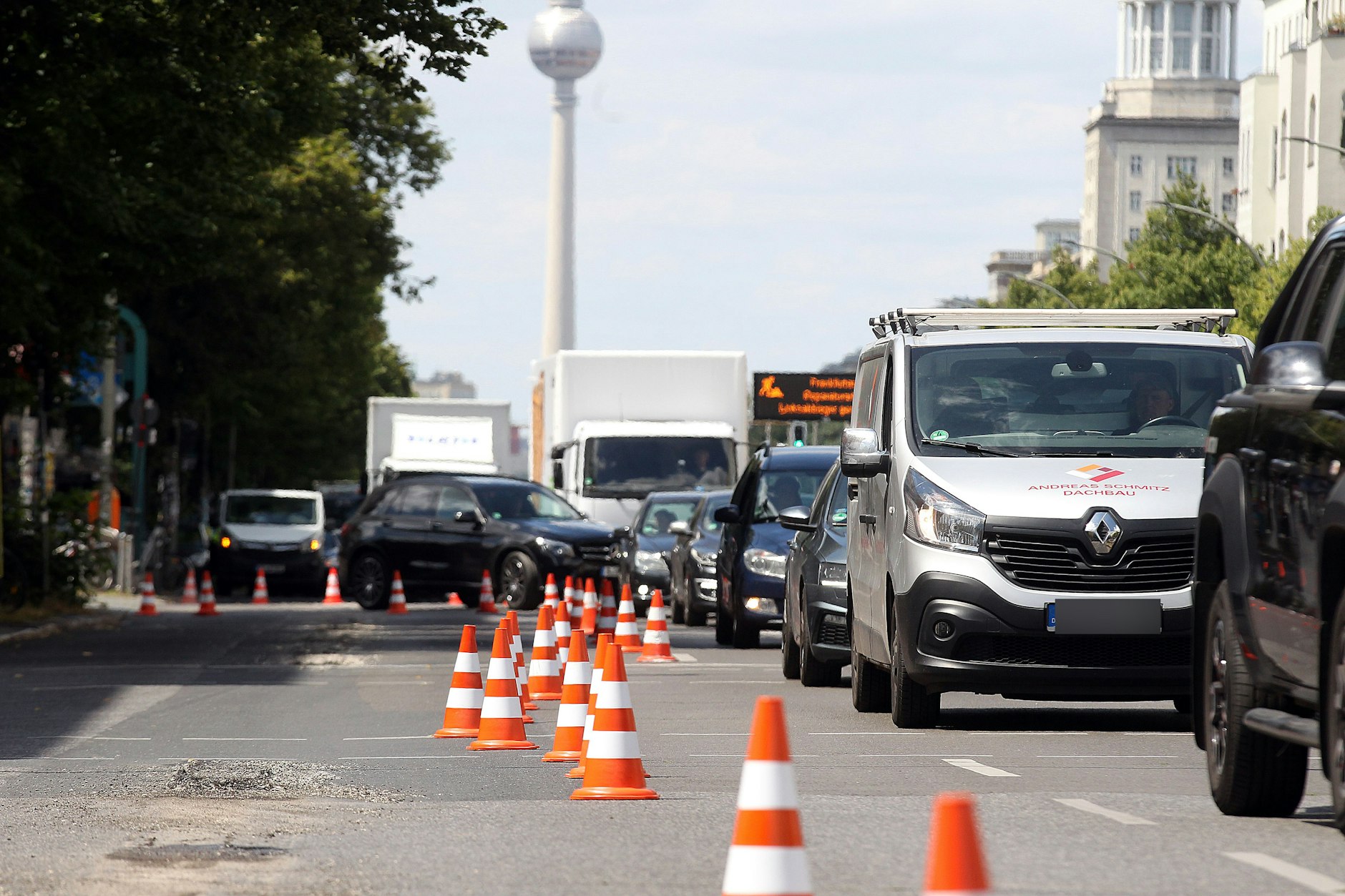 Die Frankfurter Allee ist eine wichtige Verkehrsachse - entlang der Straße gibt es immer wieder Bauarbeiten und Sperrungen.
