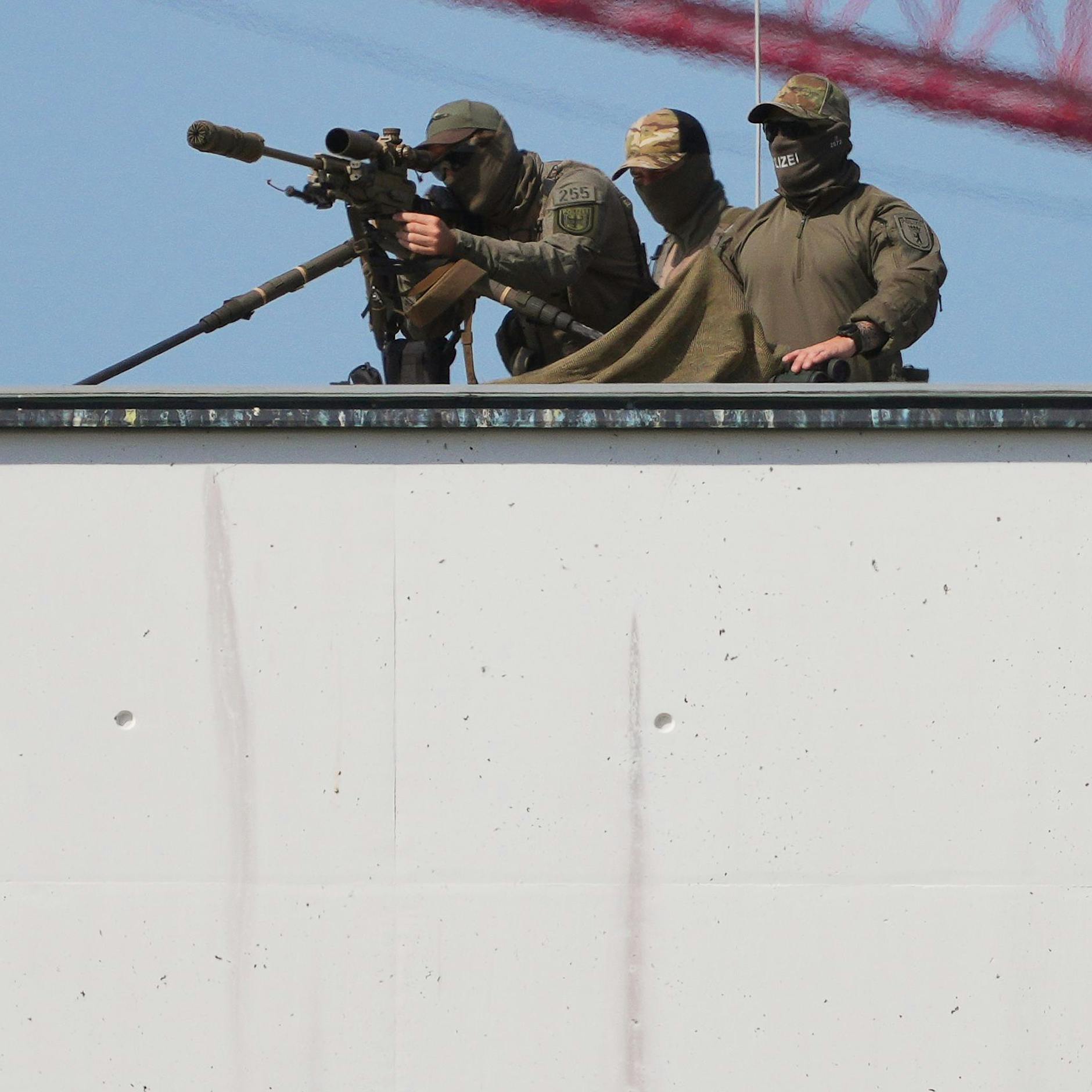 Angst in Berlin: Vorsicht, Scharfschützen am Bahnhof Jungfernheide!