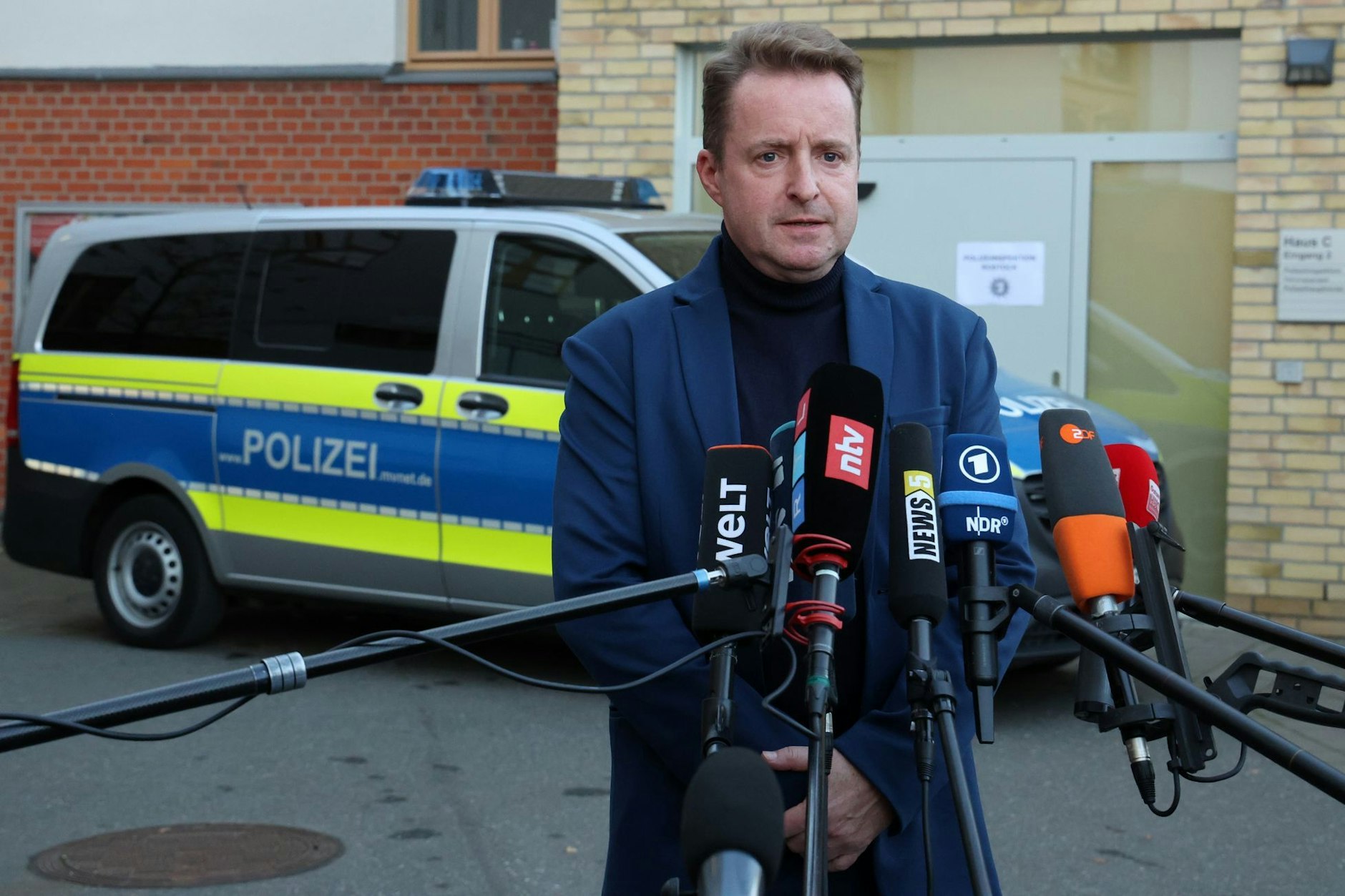 Harald Nowack, Oberstaatsanwalt der Staatsanwaltschaft Rostock, wie er sich am 6. November den Fragen der Presse stellte