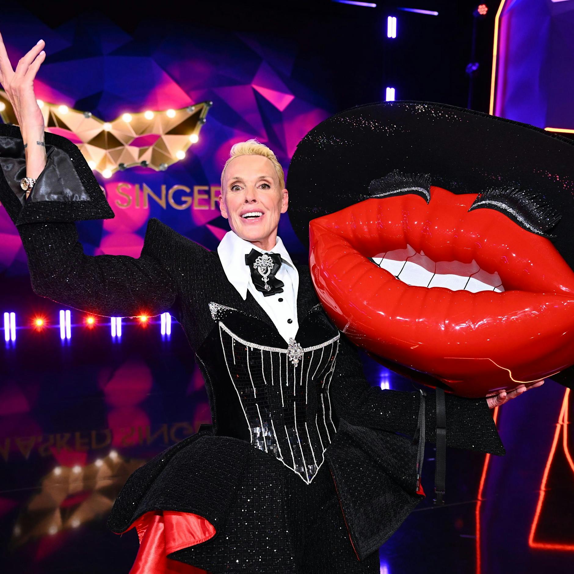 Maske fällt bei „The Masked Singer“: Brigitte Nielsen als Kussmund enttarnt