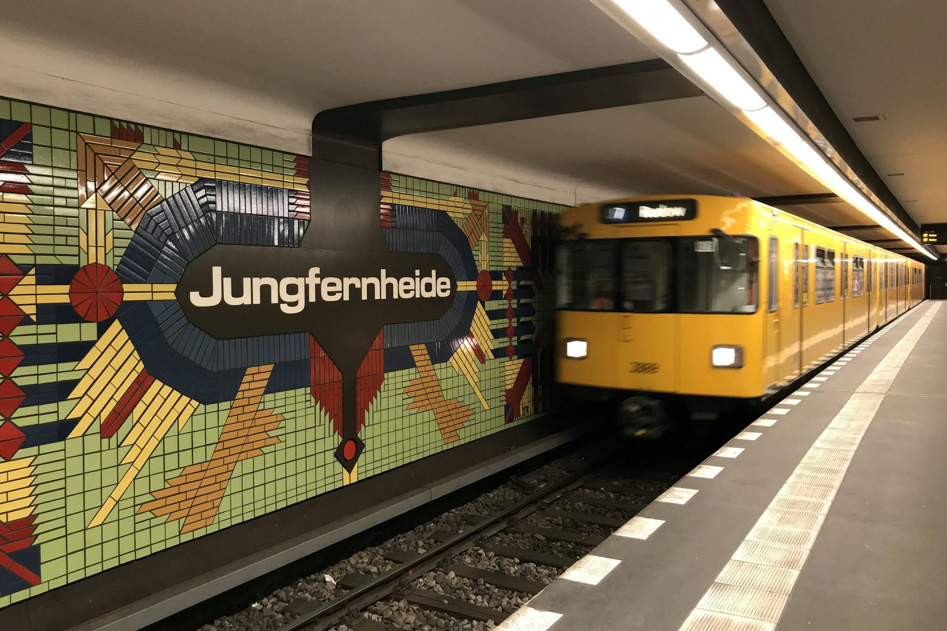 Im Bahnhof Jungfernheide üben Soldaten der Bundeswehr in den kommenden Nächten die Fortbewegung im Untergrund.