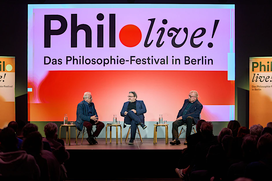 Peter Sloterdijk (l.), Daniel Cohn-Bendit (r.) und in der Mitte der Moderator Wolfram Eilenberger