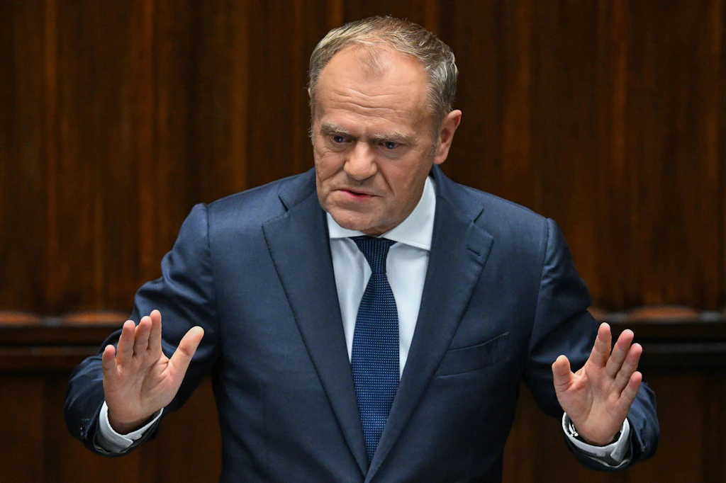 Bahnstrecke in Polen offenbar durch Explosion beschädigt – Tusk spricht von Sabotage