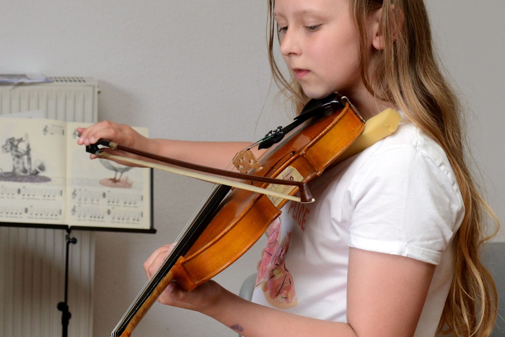„Der Senat hat sich an uns reich gespart“: Gefeuerte Lehrerin klagt über Zustände an Berlins Musiks…