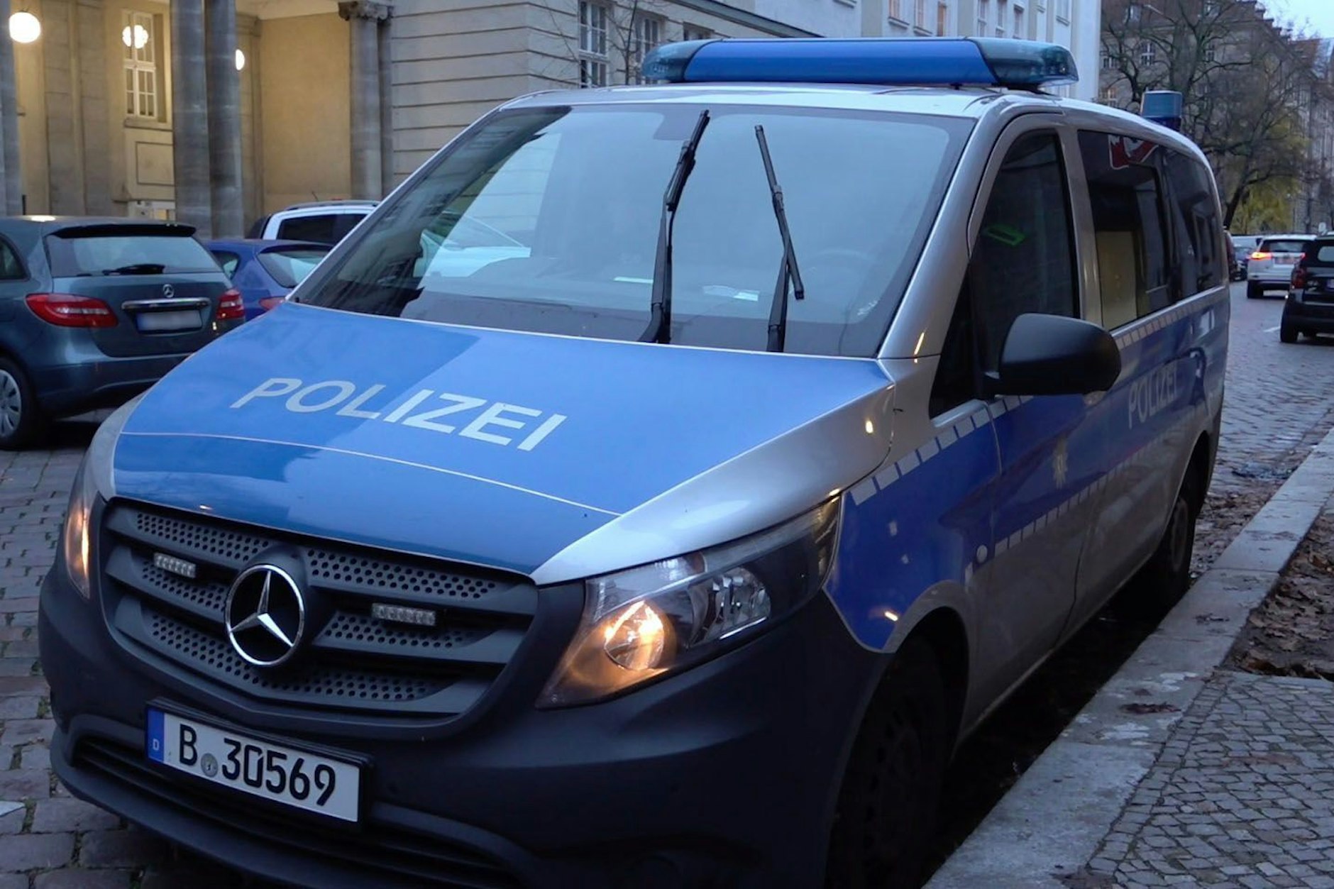 Anschlagsdrohung gegen Berliner Schulen: Polizei äußert sich