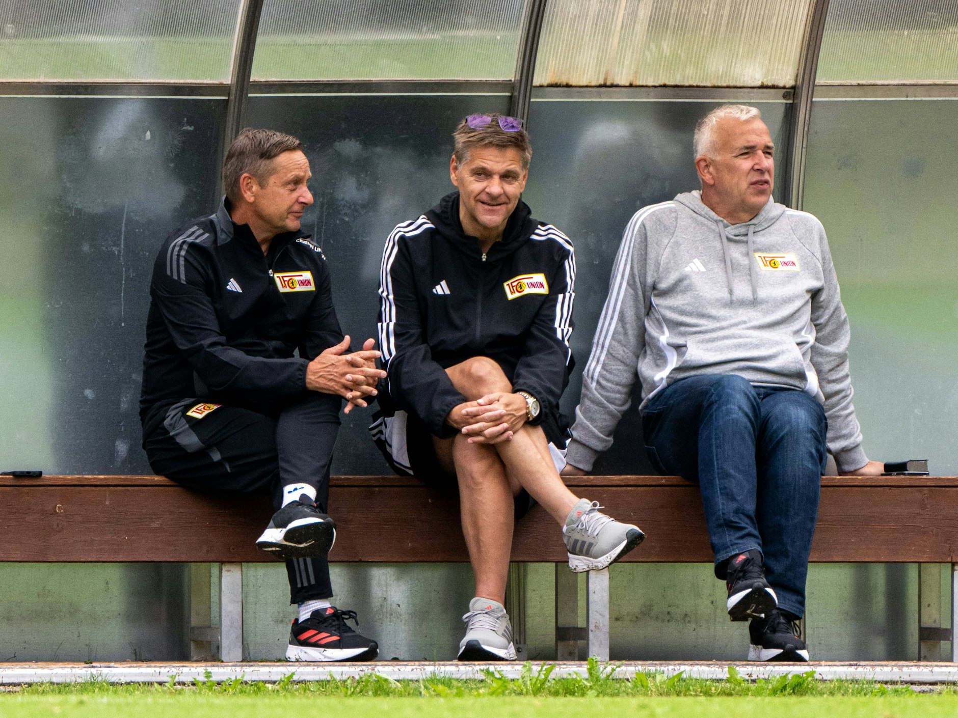 Oliver Ruhnert im Sommer 2024 mit seinem Manager-Nachfolger Horst Heldt (l.) und Union-Präsident Dirk Zingler (r.).