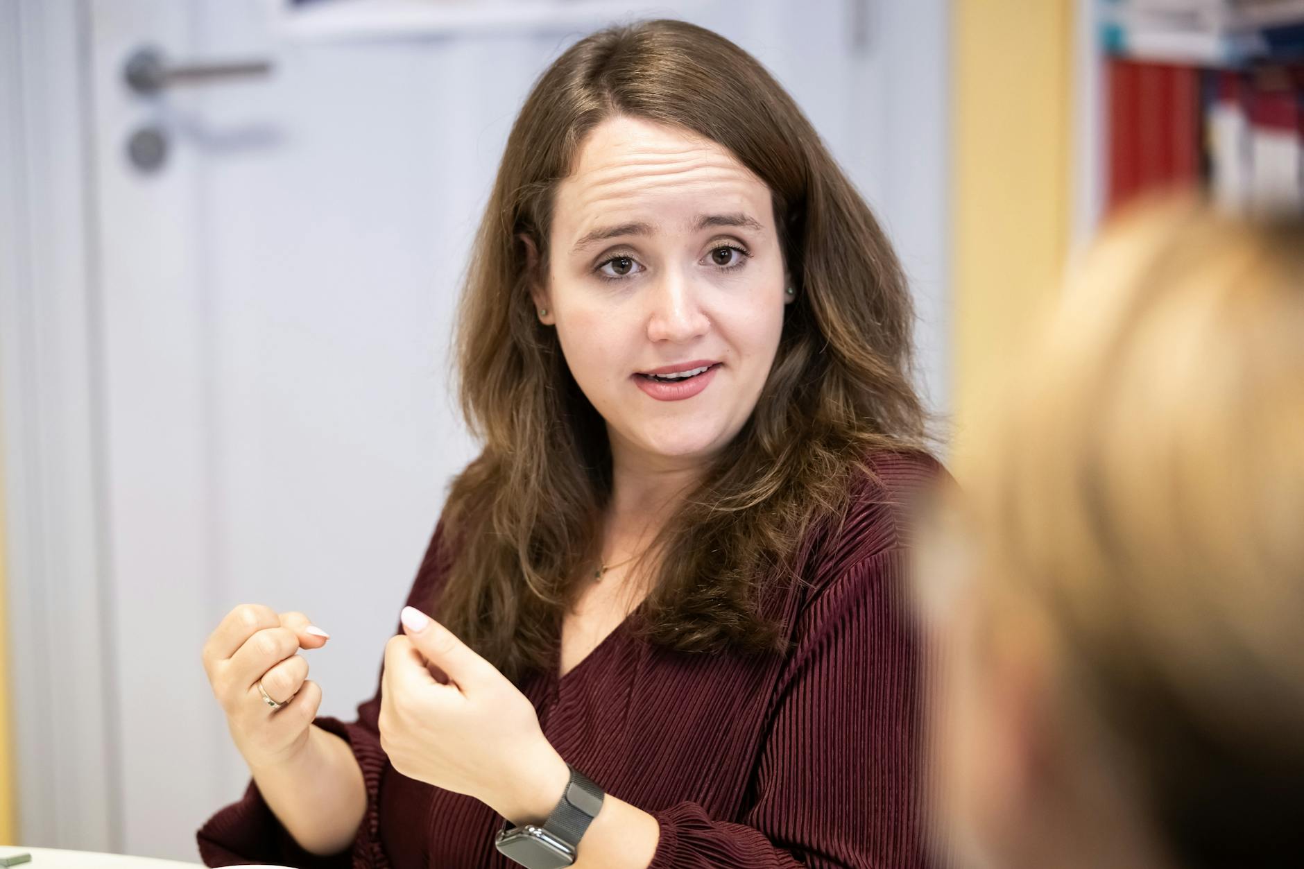 Ricarda Lang (Die Grünen) ist überzeugt: Wer als Politiker junge Menschen erreichen will, kommt nicht um die sozialen Medien herum.