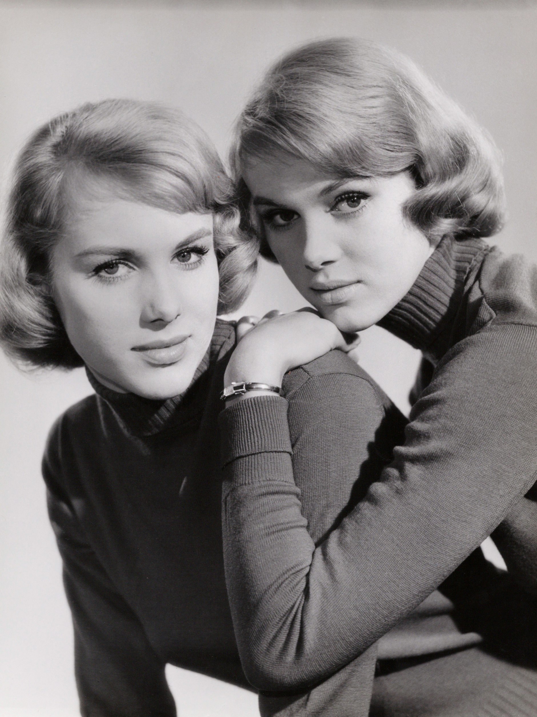 Die Kessler-Zwillinge im Jahr 1957. Ihre Laufbahn als Tänzerinnen starteten sie schon in Leipzig, nach der Flucht nach Düsseldorf ging es dann richtig los mit der Tanz-Karriere.