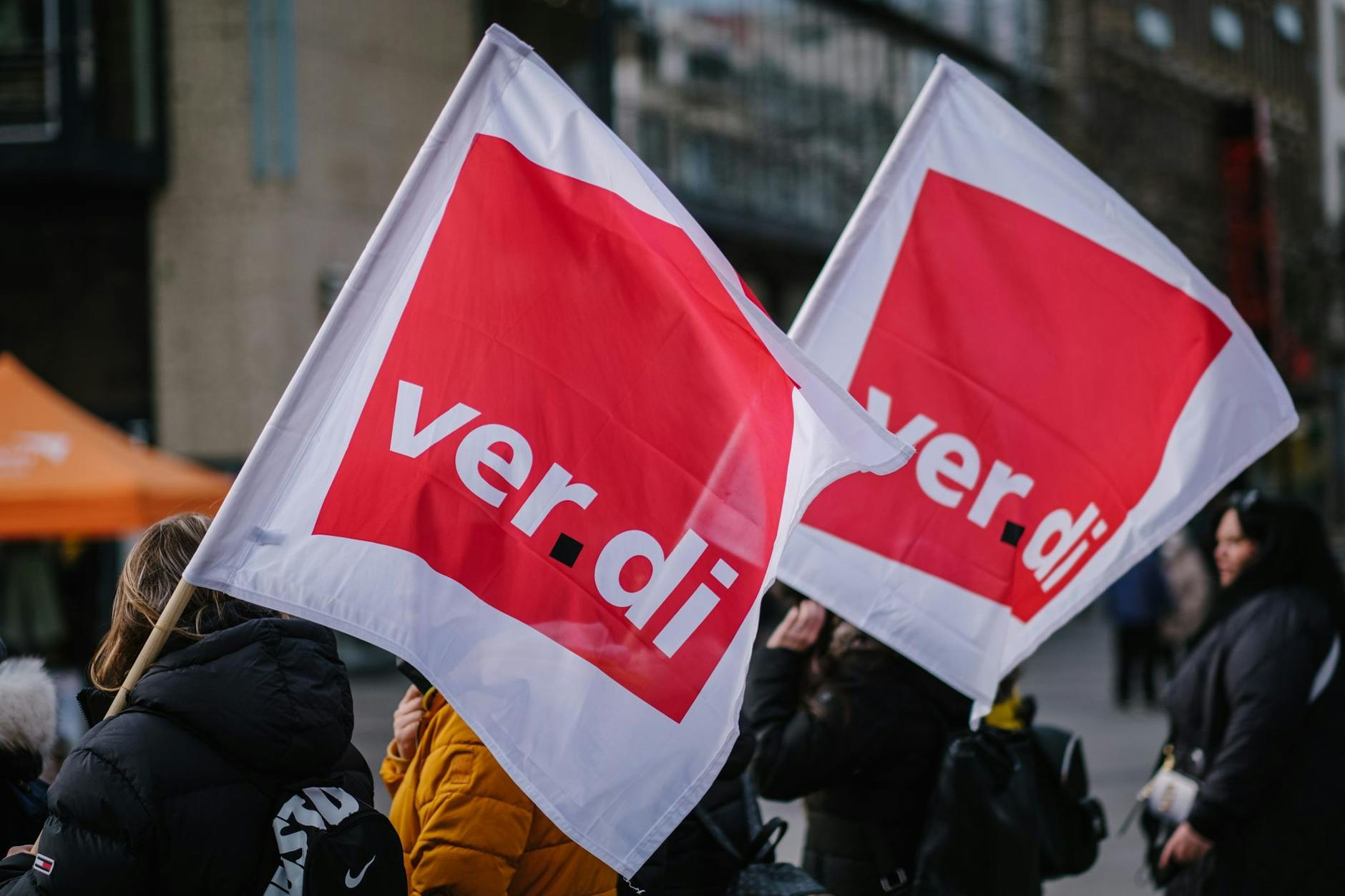 Die Gewerkschaft Verdi fordert sieben Prozent mehr Geld für Beschäftigte im öffentlichen Dienst.