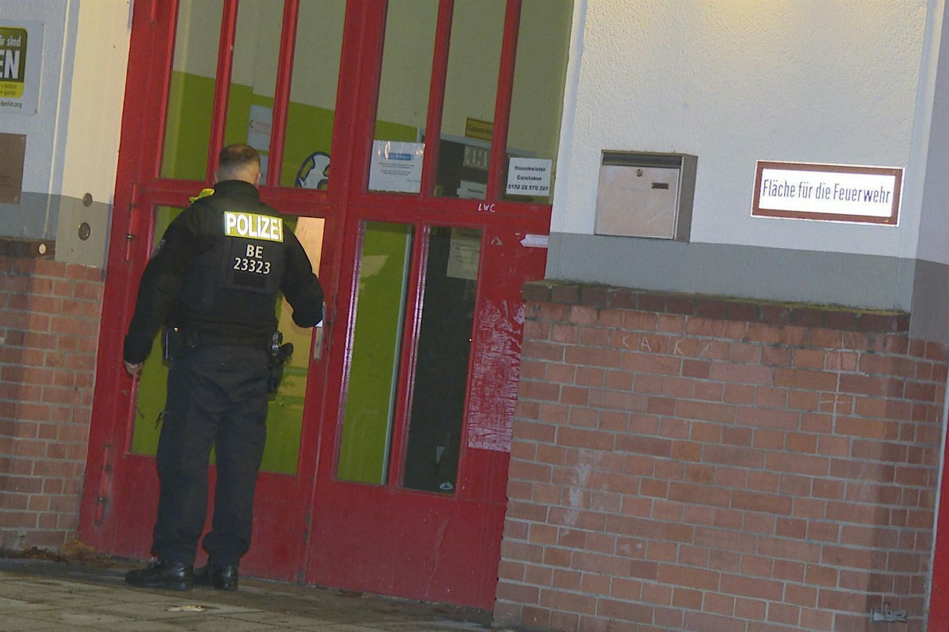 Anschlags-Drohung gegen Berliner Schulen: Eltern wollen Kinder zu Hause lassen