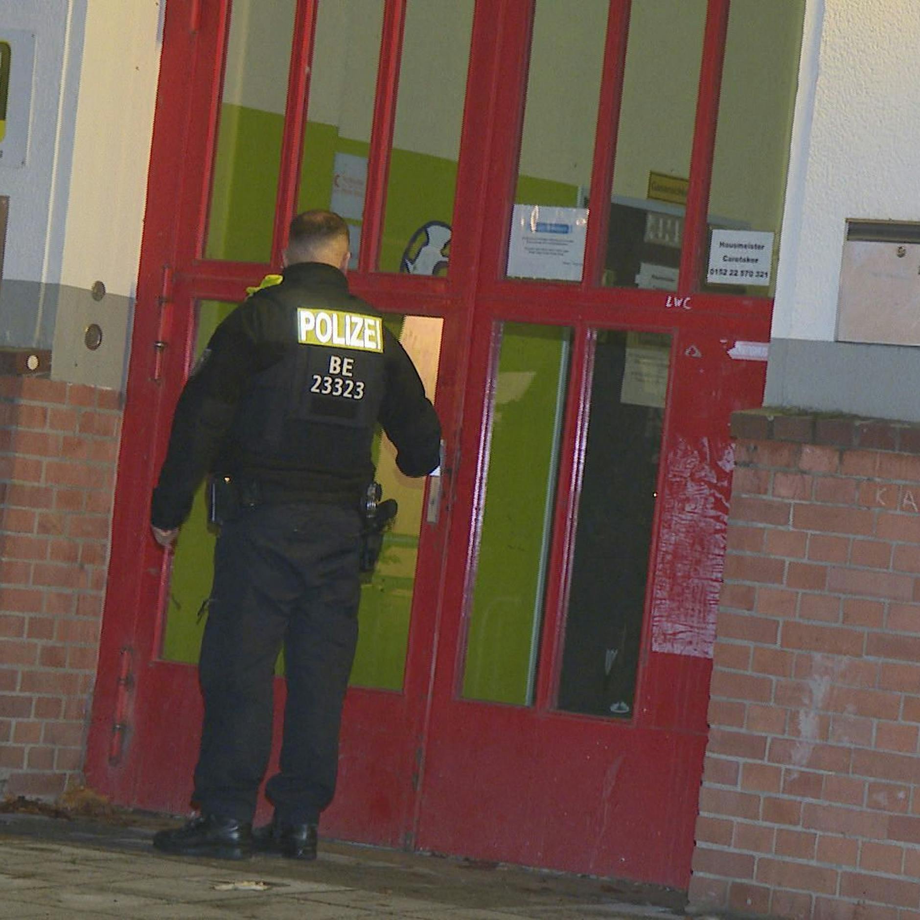 Anschlags-Drohung gegen Berliner Schulen: Eltern wollen Kinder zu Hause lassen