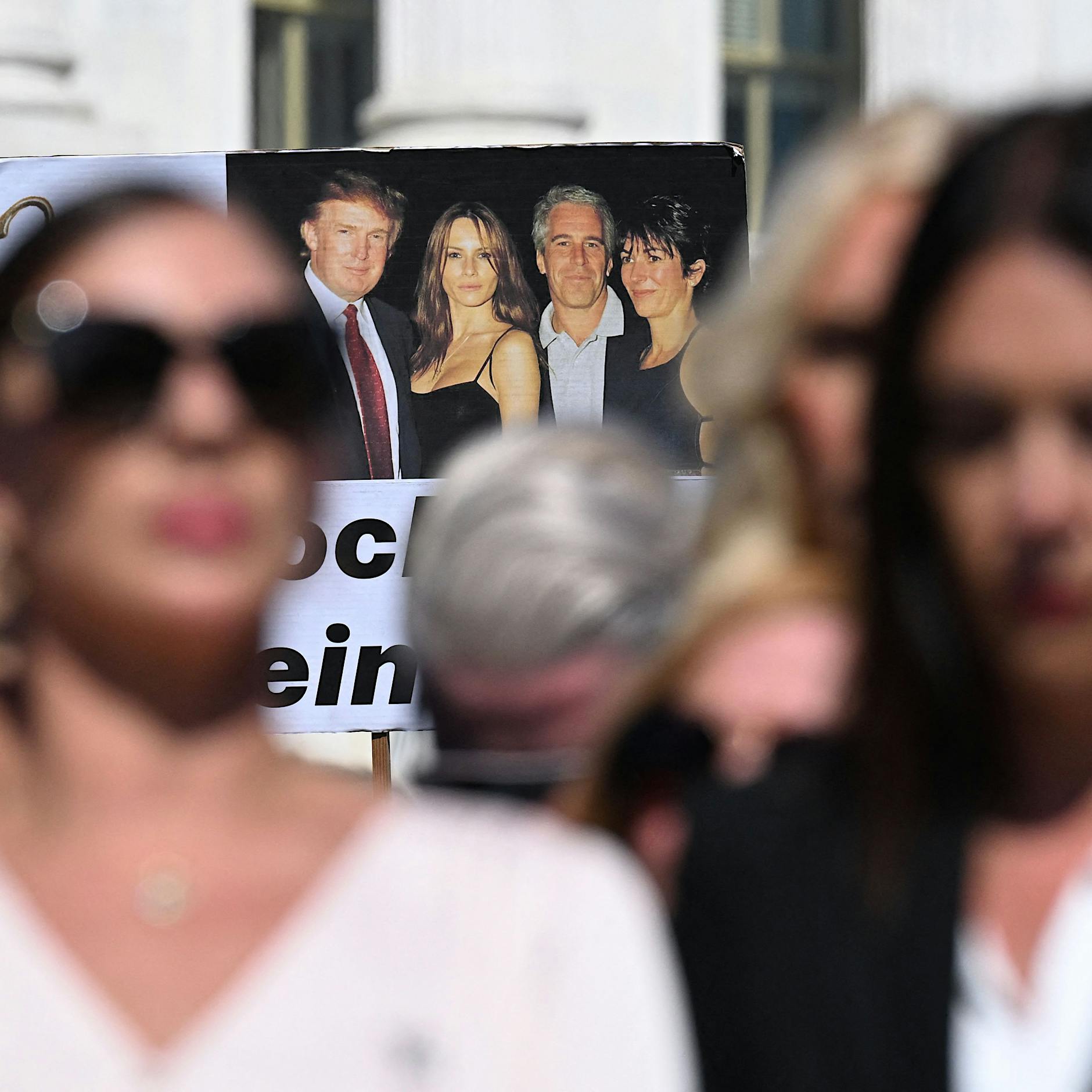 Kehrtwende im Epstein-Skandal: Trumps Versuch, die MAGA-Fliehkräfte zu bändigen