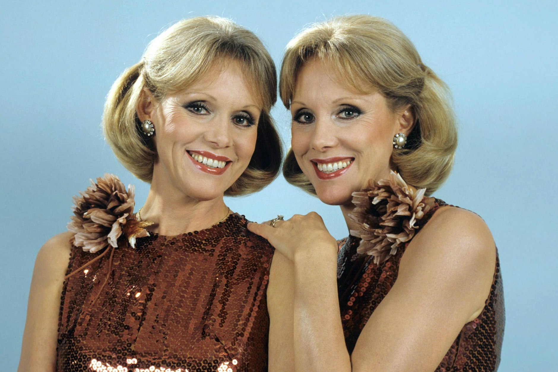  Die Kessler-Zwillinge Alice und Ellen vor der Sendung Schönste Melodien der Welt im Jahr 1981. 