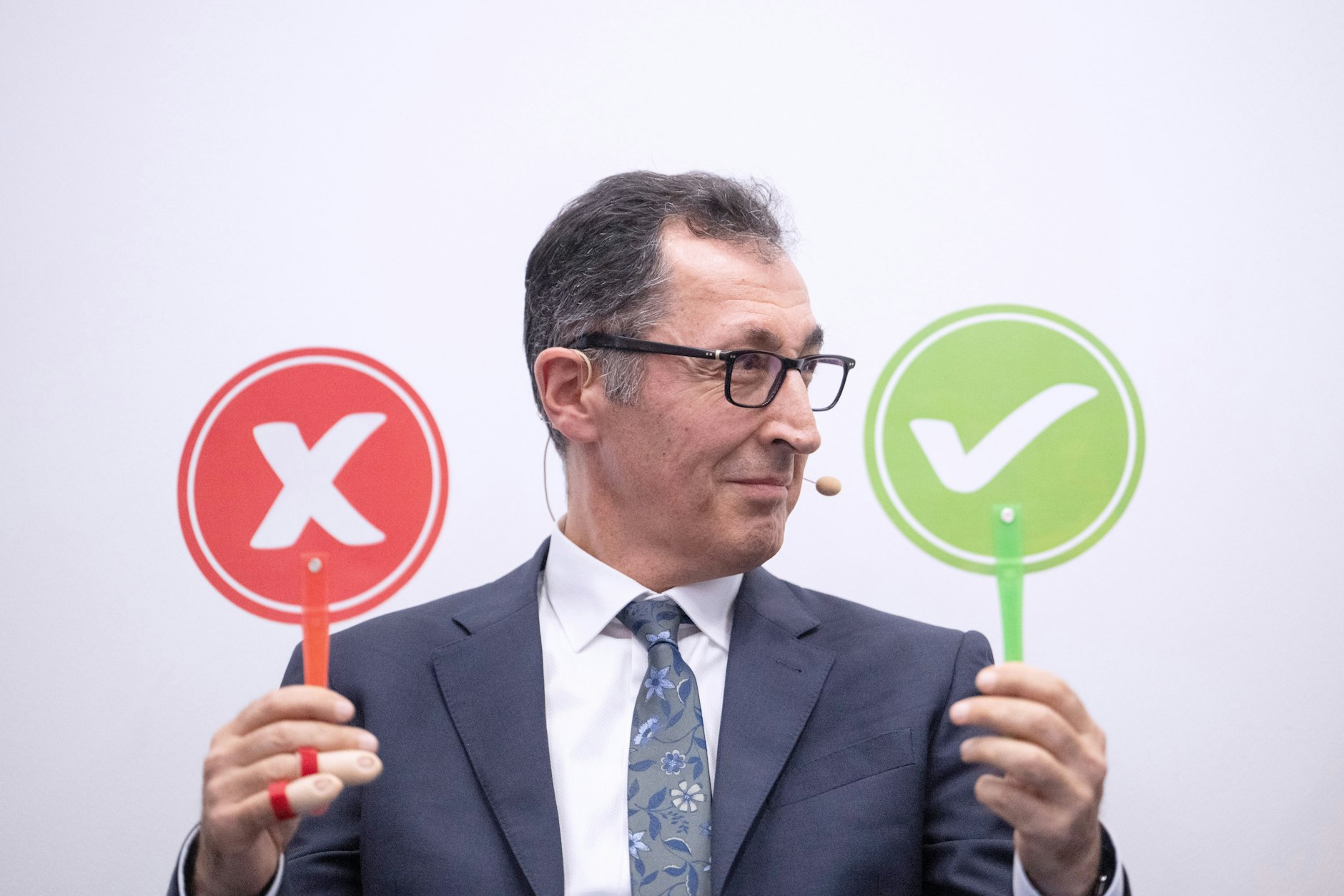 Cem Özdemir (Bündnis 90/Die Grünen) hat einen regen Instagram-Auftritt und wird dafür von Ferdinand von Schirach&nbsp;kritisiert.