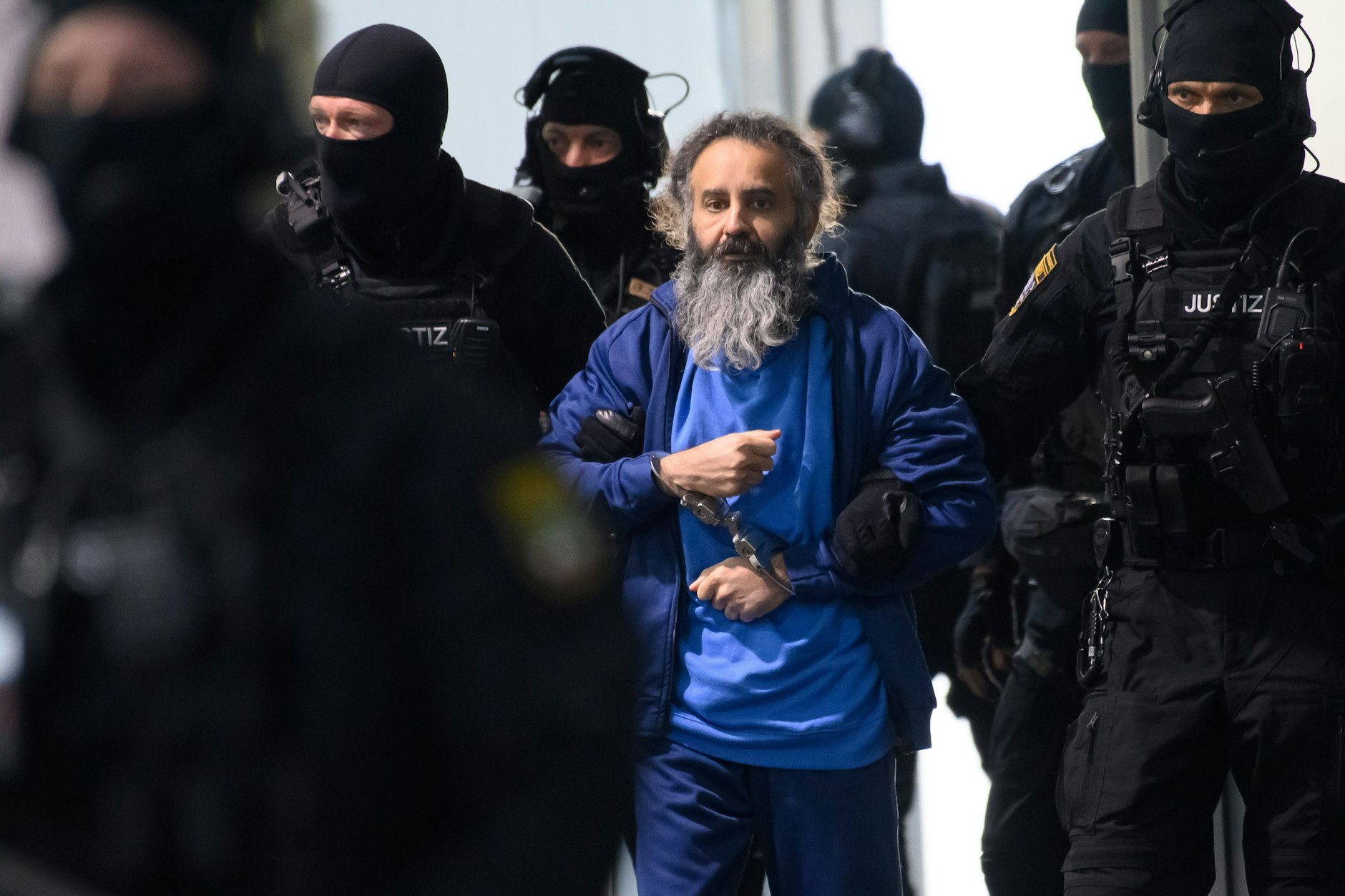 Der Angeklagte Taleb al-Abdulmohsen steht zurzeit in Magdeburg vor Gericht. Die Generalstaatsanwaltschaft wirft dem Mann aus Saudi-Arabien versuchten Mord in 338 Fällen vor.