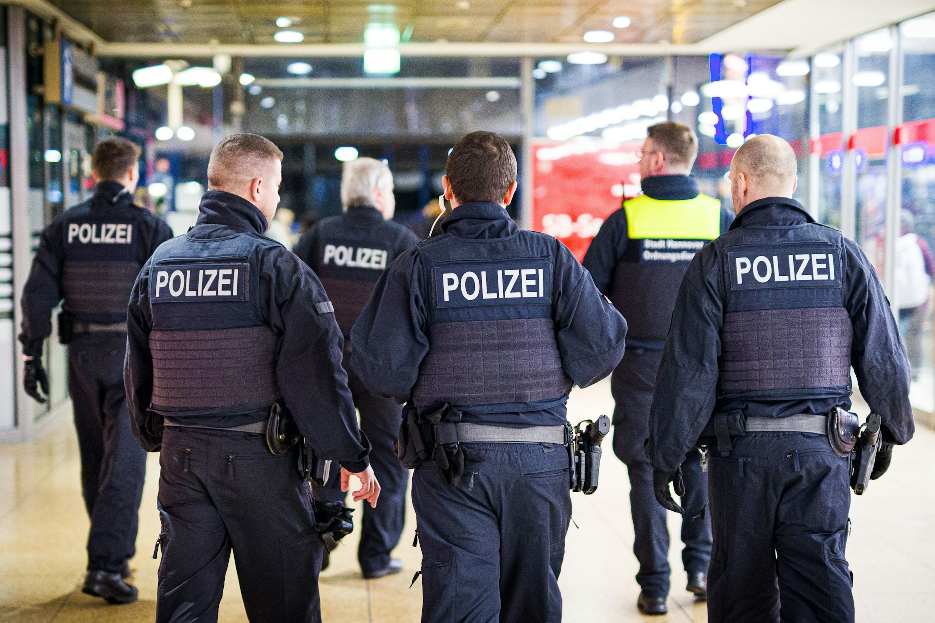 Die Bundespolizei hat am vergangenen Wochenende bundesweit an Bahnhöfen verstärkte Kontrollen durchgeführt.