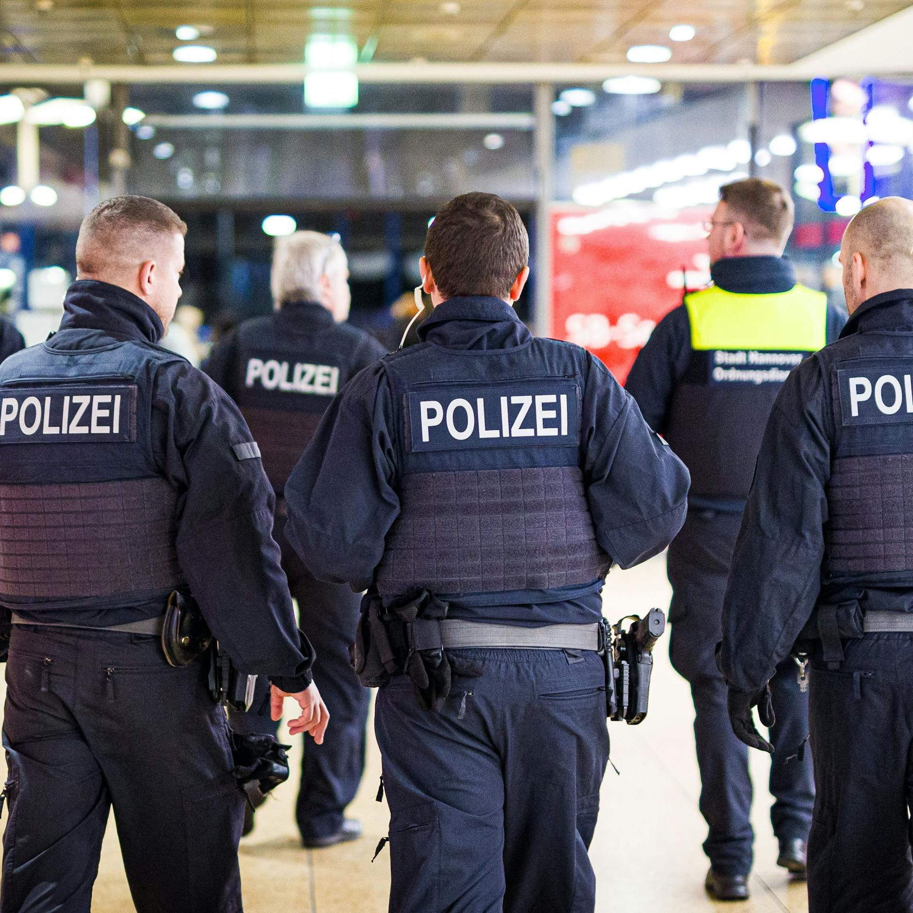 Image - Sechs Wochen Kontrollen der Bundespolizei: Mehr als 500 Waffen und gefährliche Gegenstände sichergestellt