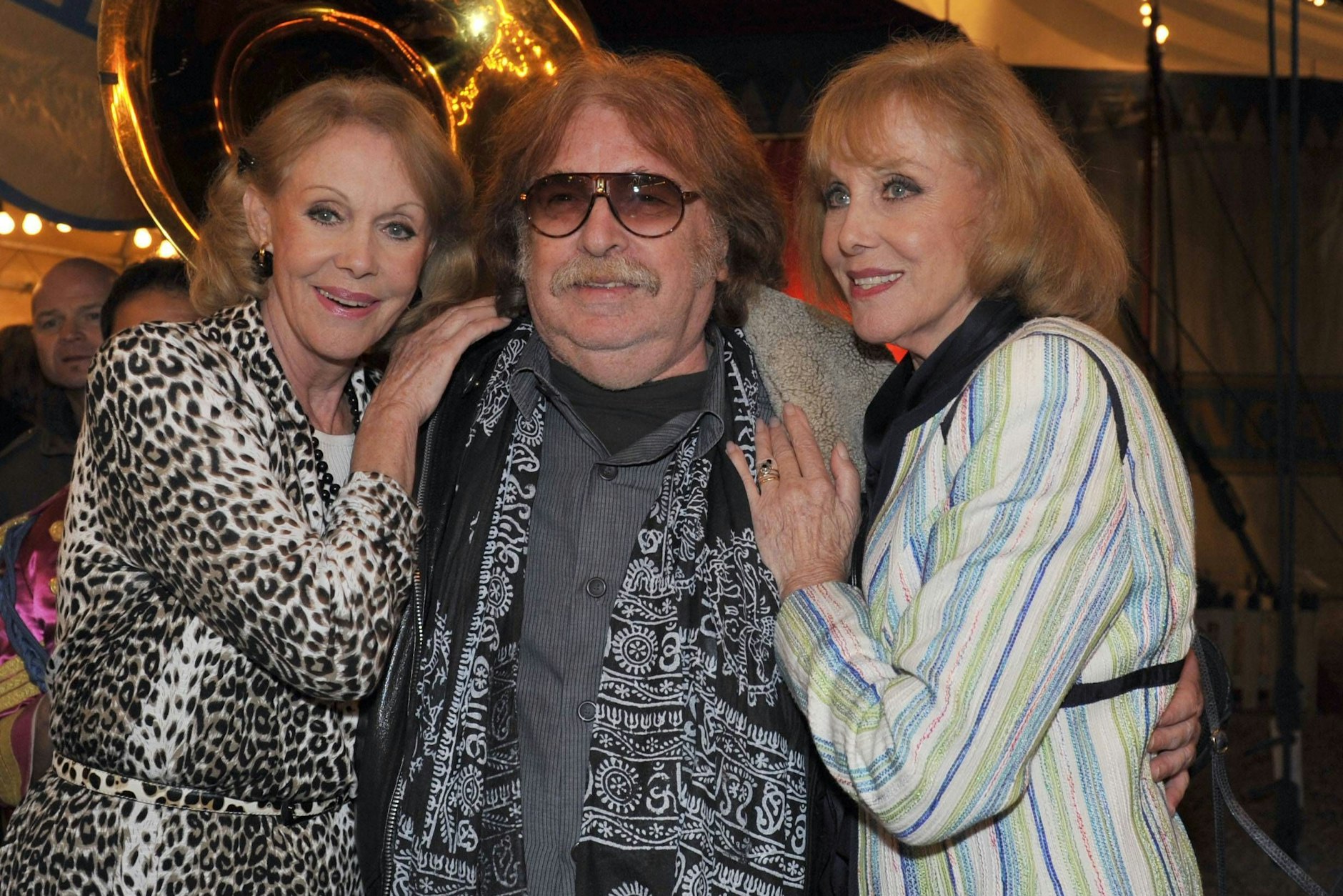 Bernhard Paul mit den Kessler-Zwillingen im Jahr 2010