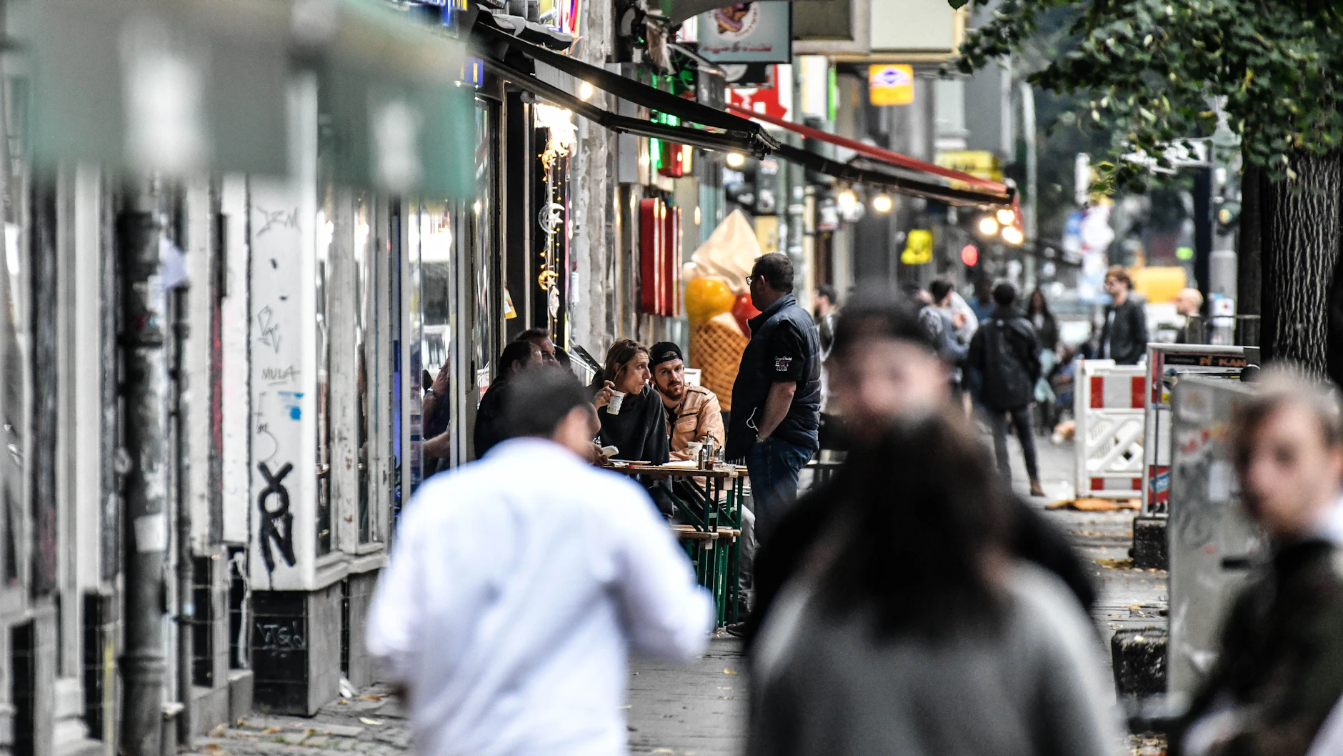 An einem Nachmittag in Berlin: zwischen Leinenhose und Sesamkringel.