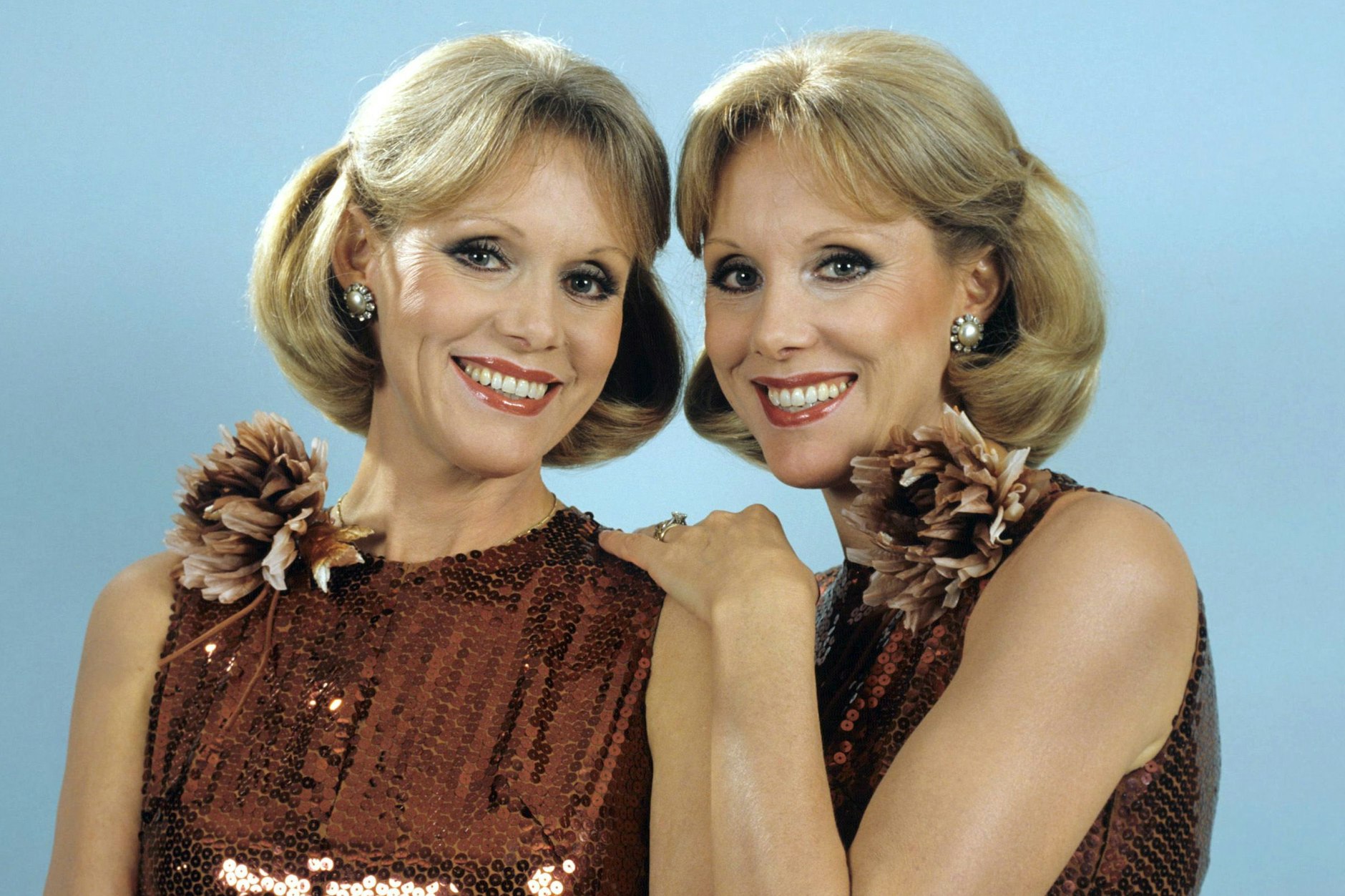 Ihre ersten Tanzschritte machten die Kessler-Zwillinge in der DDR, doch erst nach der Flucht in den Westen startete ihre große Karriere.