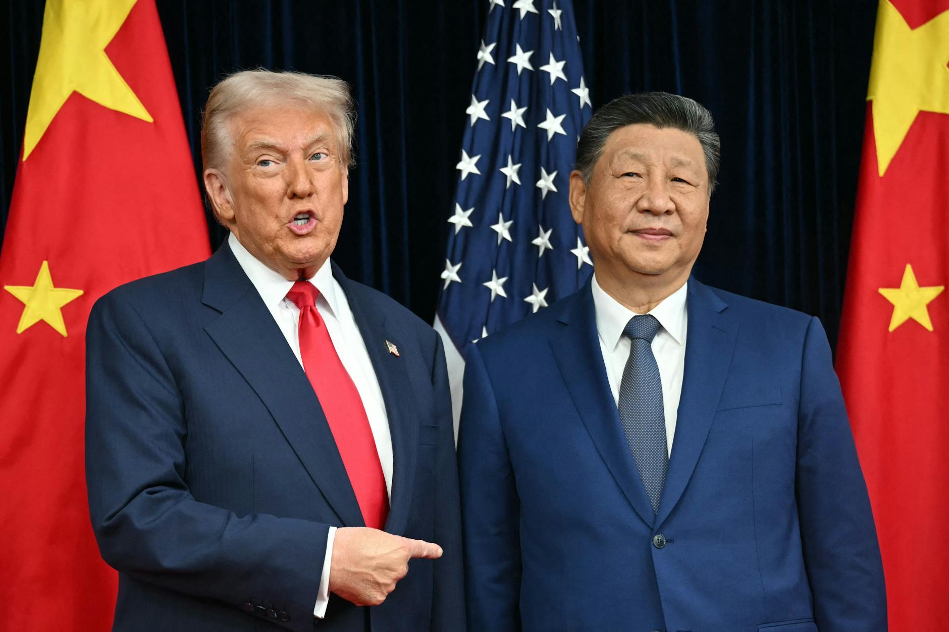 US-Präsident Donald Trump und Chinas Staatschef Xi Jinping während Gesprächen in Südkorea am 30. Oktober