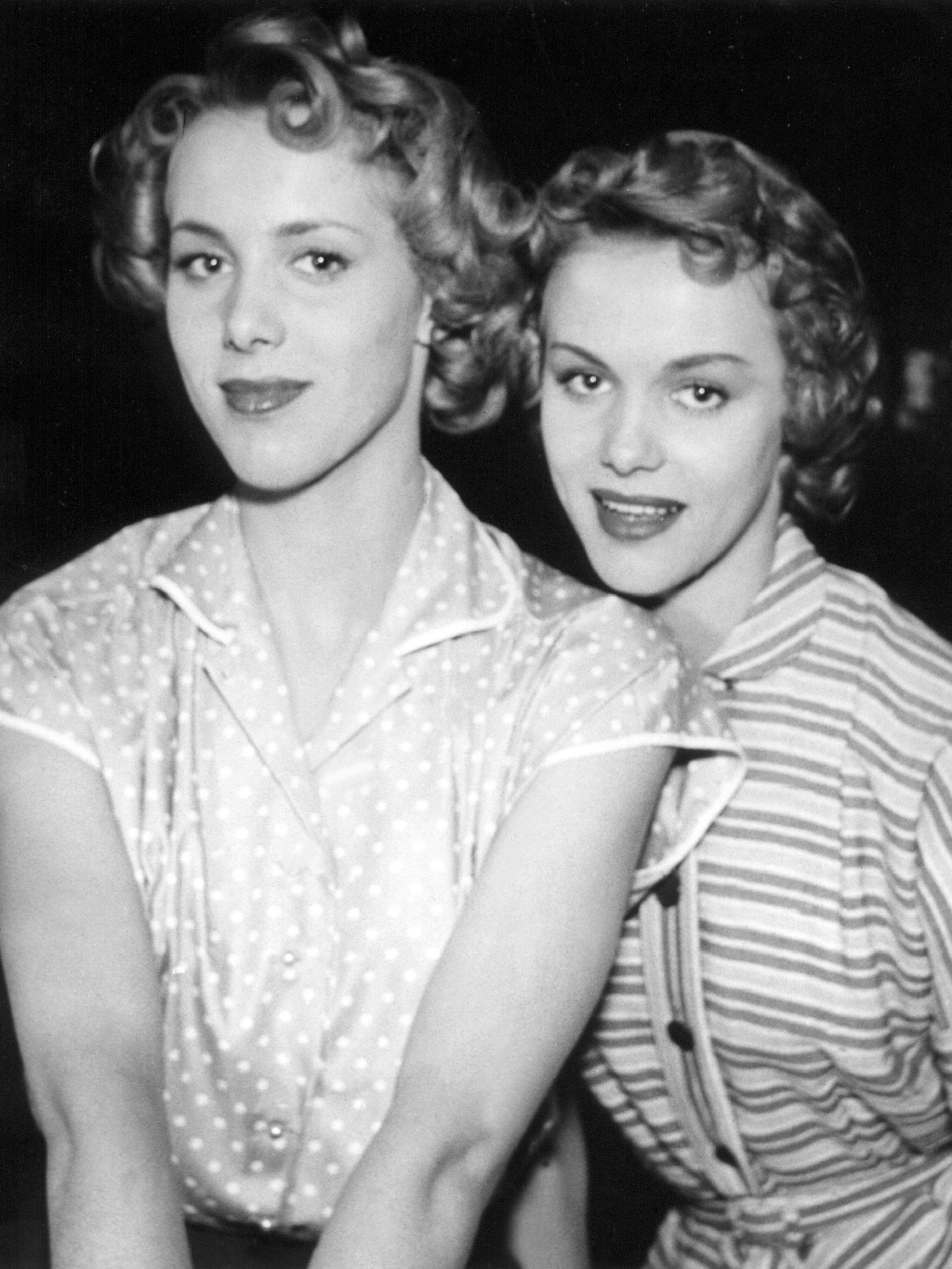 Sie tanzten gemeinsam durch ihr Bühnen-Leben - und gingen nun gemeinsam in den Tod: Alice und Ellen Kessler, die Kessler-Zwillinge.